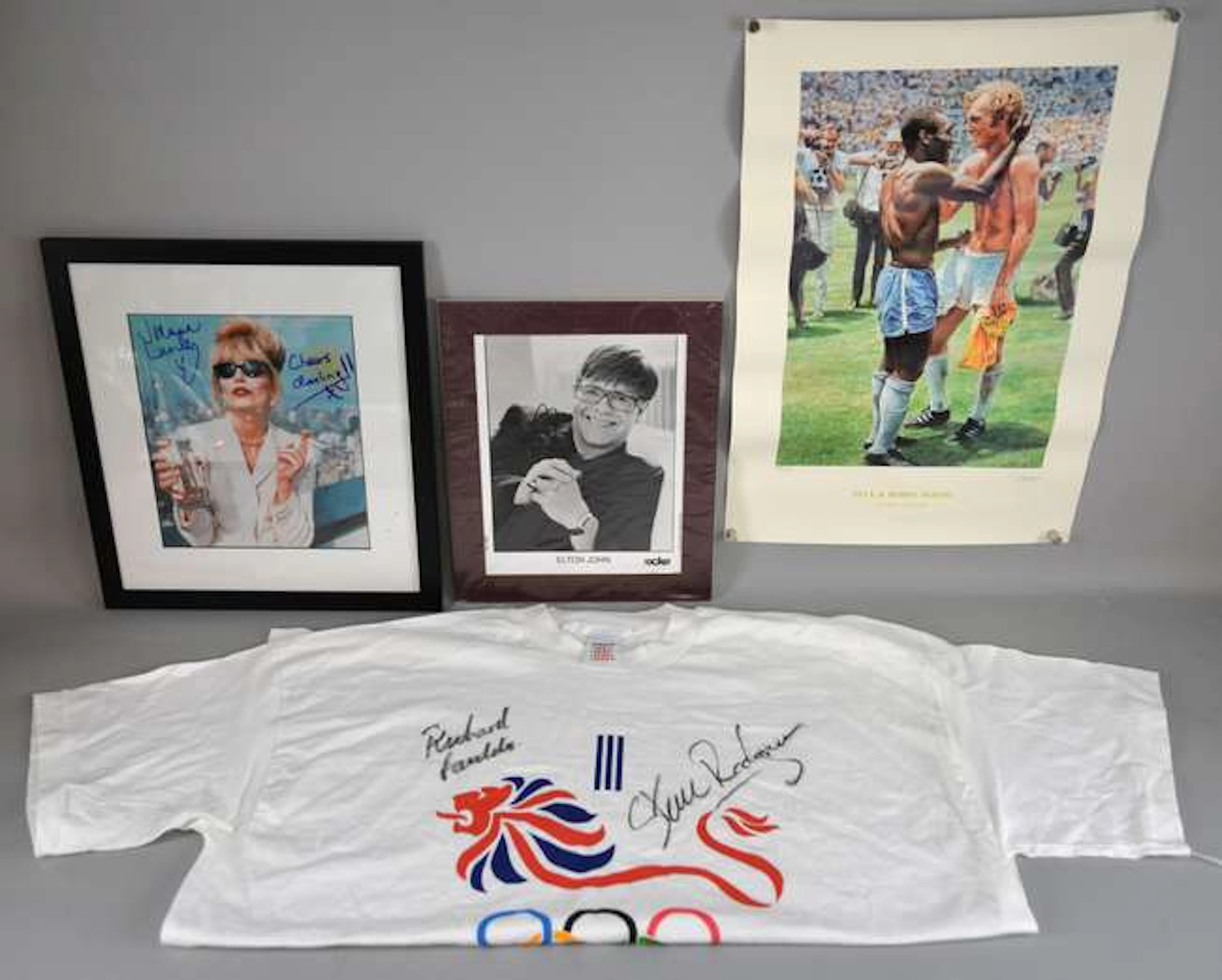 Memorabilia - Elton John signed 10 x 8 inch photo