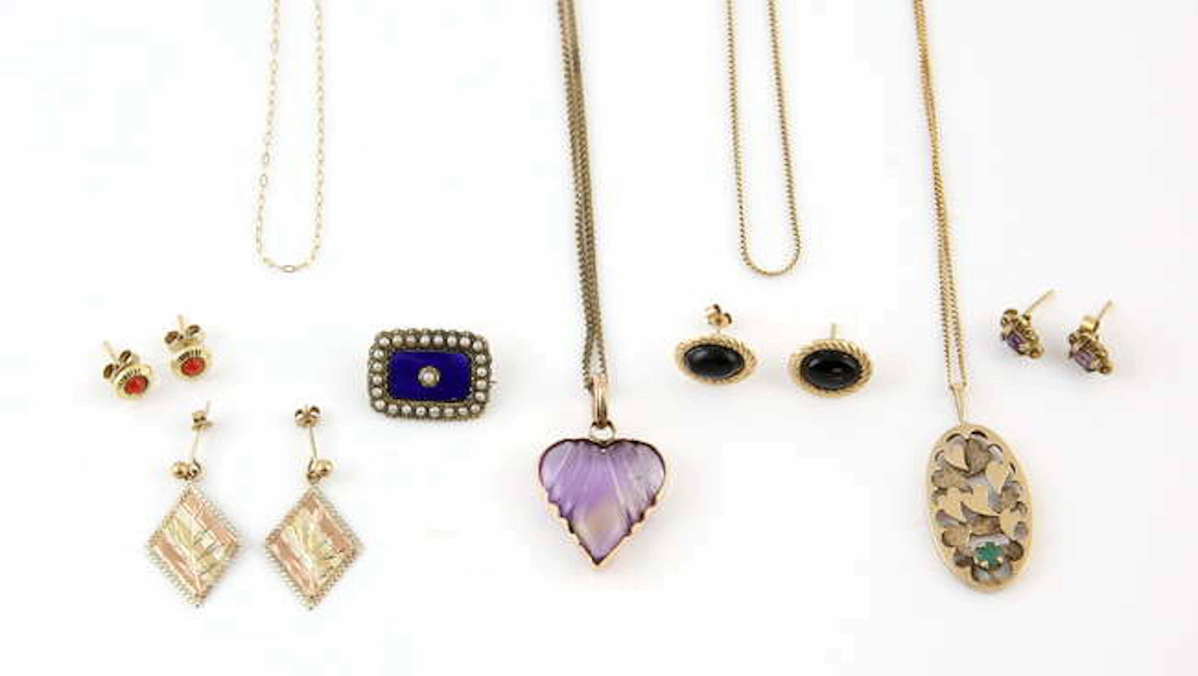 Mixed group of jewellery