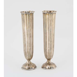 Pair of cast silver ribbed design specimen vases, 161 grams. Birmingham, 1913.