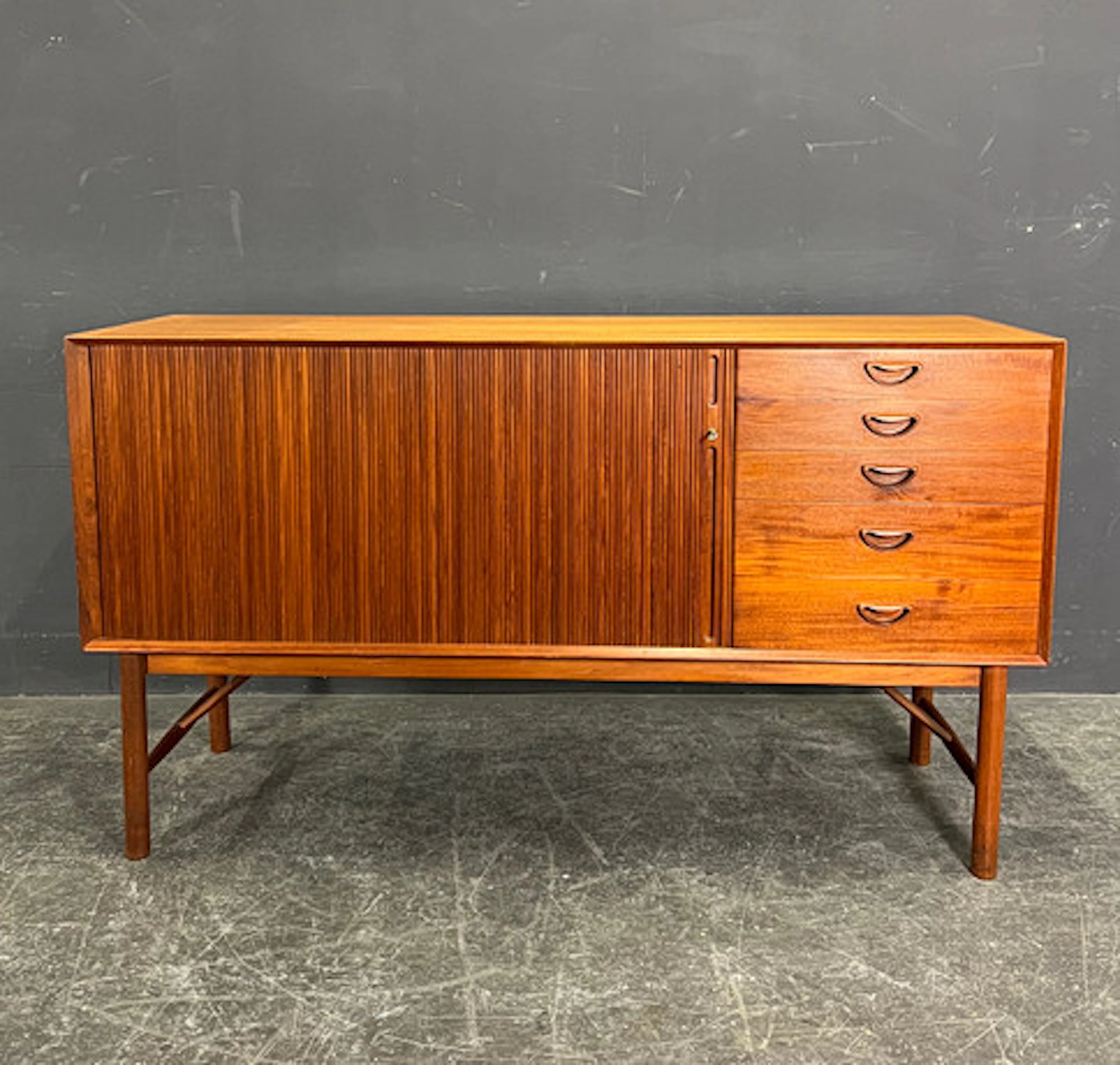 PETER HVIDT & ORLA MØLGAARD-NIELSEN. TEAK …