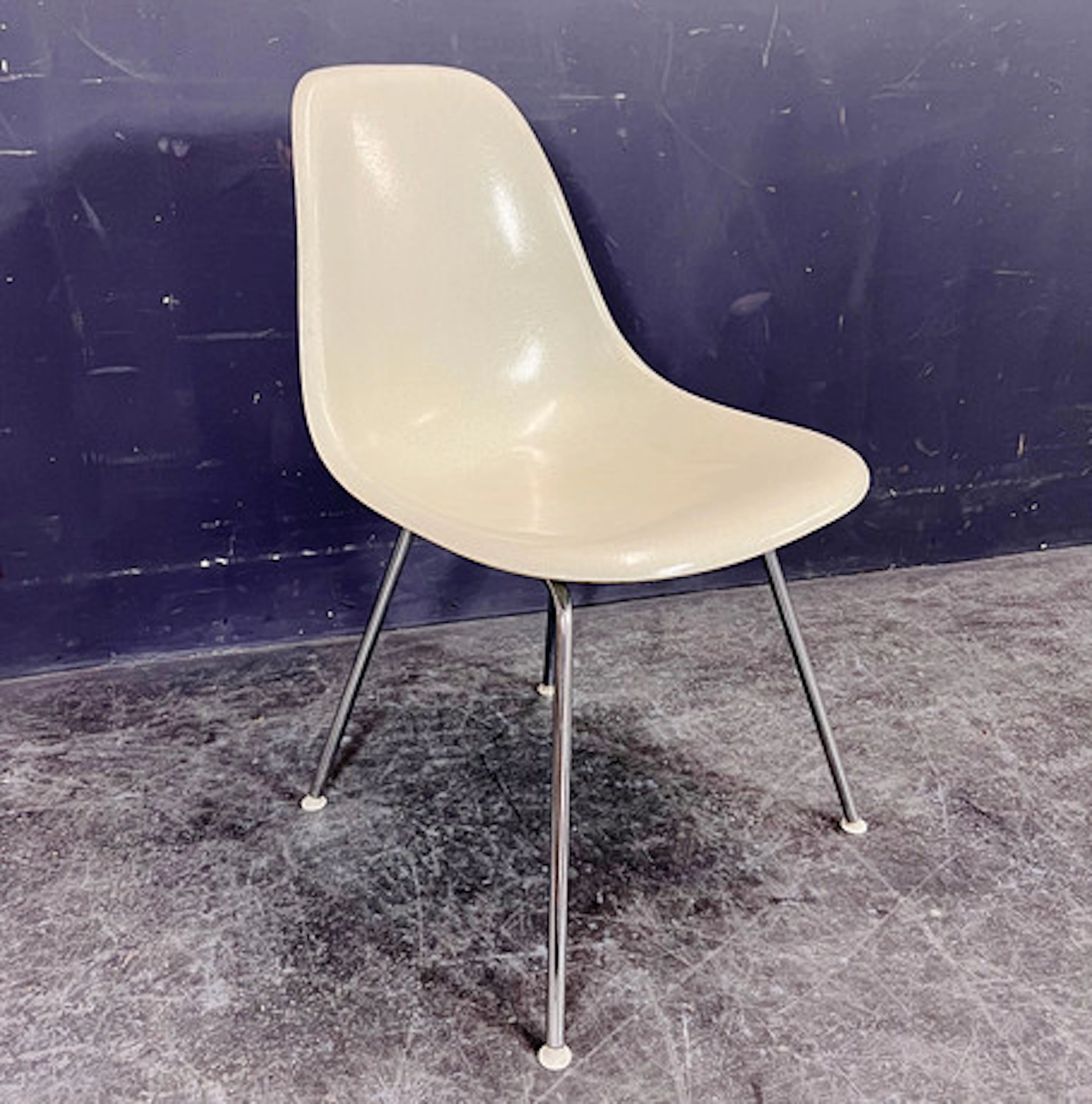 CHARLES & RAY EAMES. DSX 1 SIDOSTOLAR.