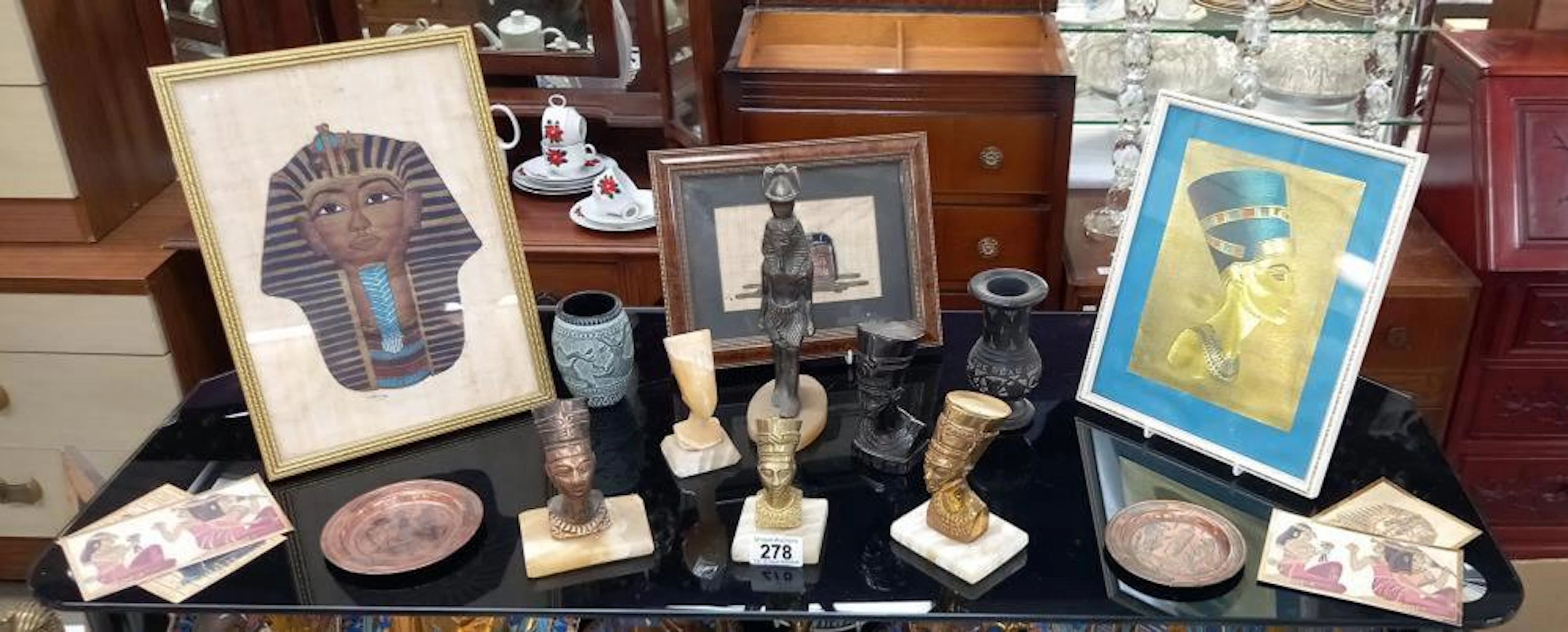 A quantity of busts of Nefertiti