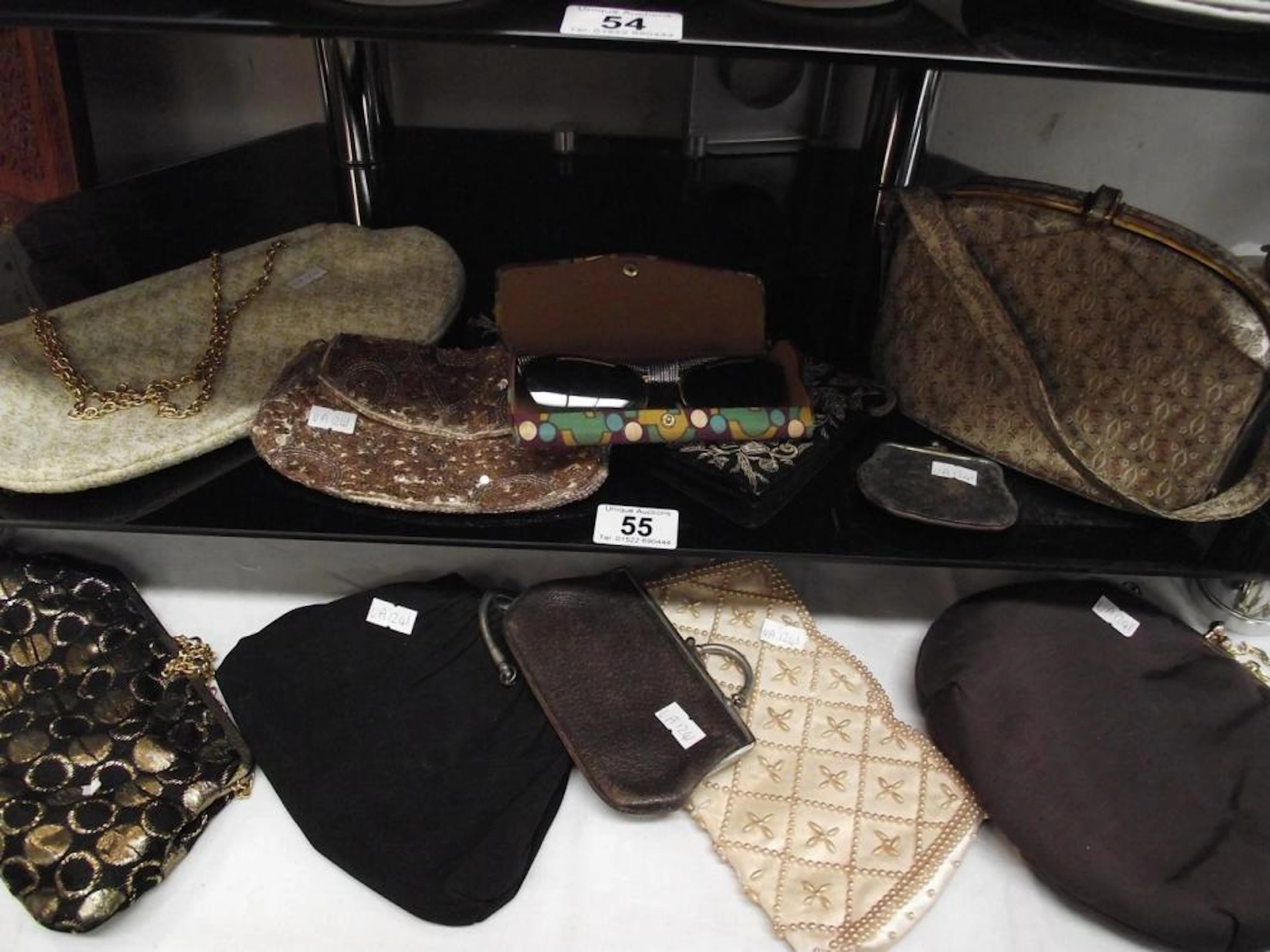 A good selection of vintage purses/handbags/clutchbags...