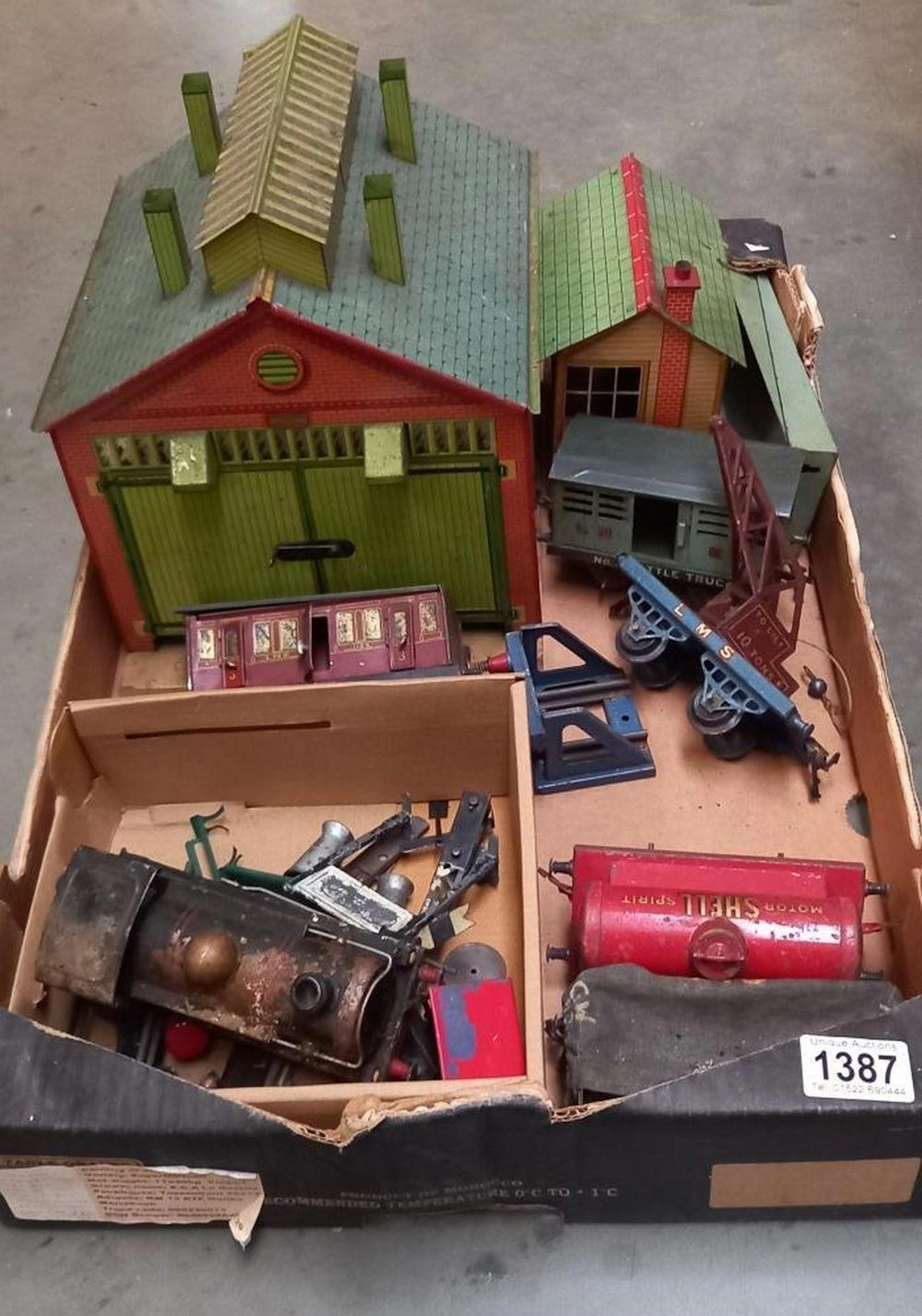 Hornby '0' gauge railway shed, signal box, engine box