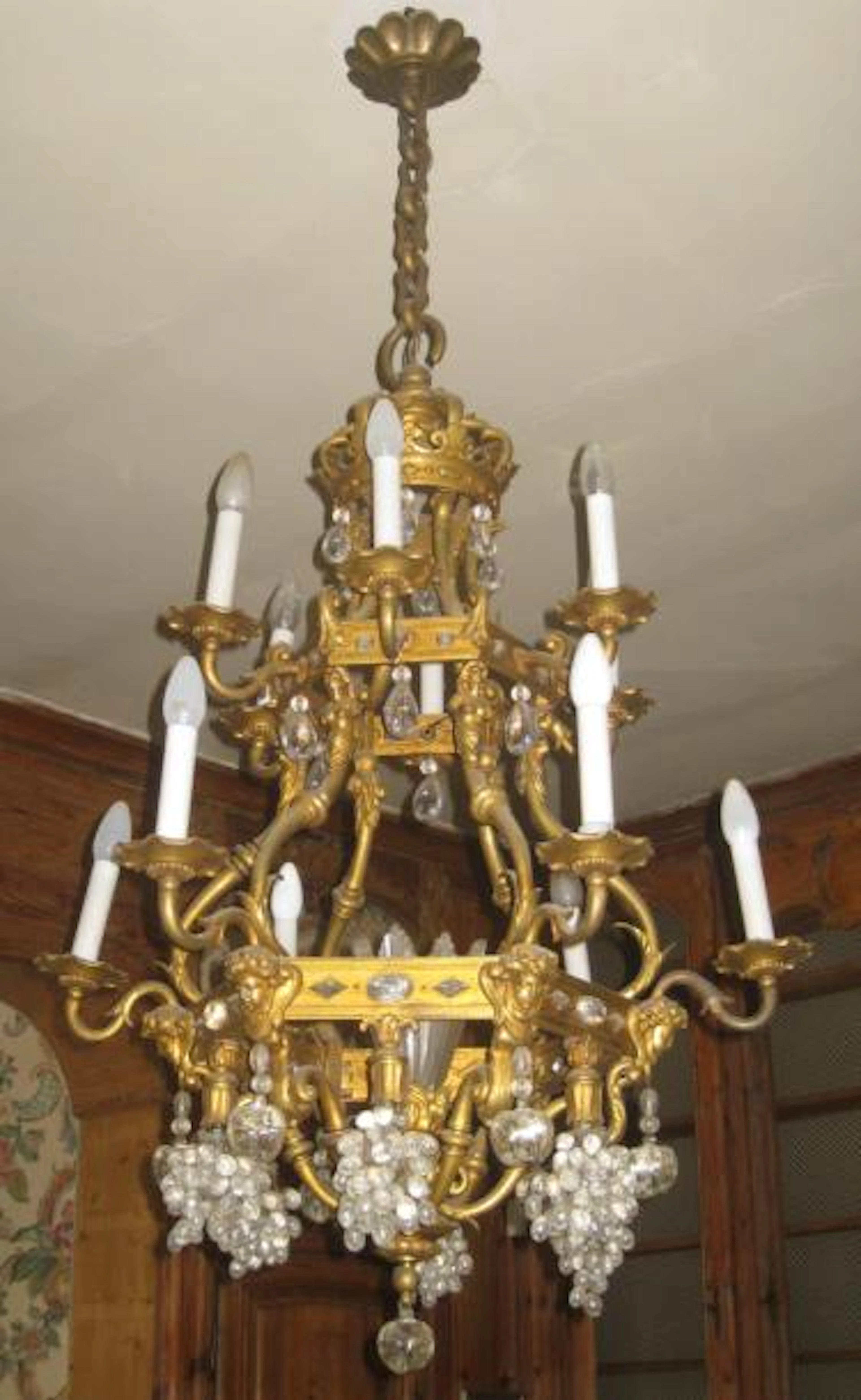 LUSTRE CORBEILLE en bronze doré à 12 lumières sur deux rangs...