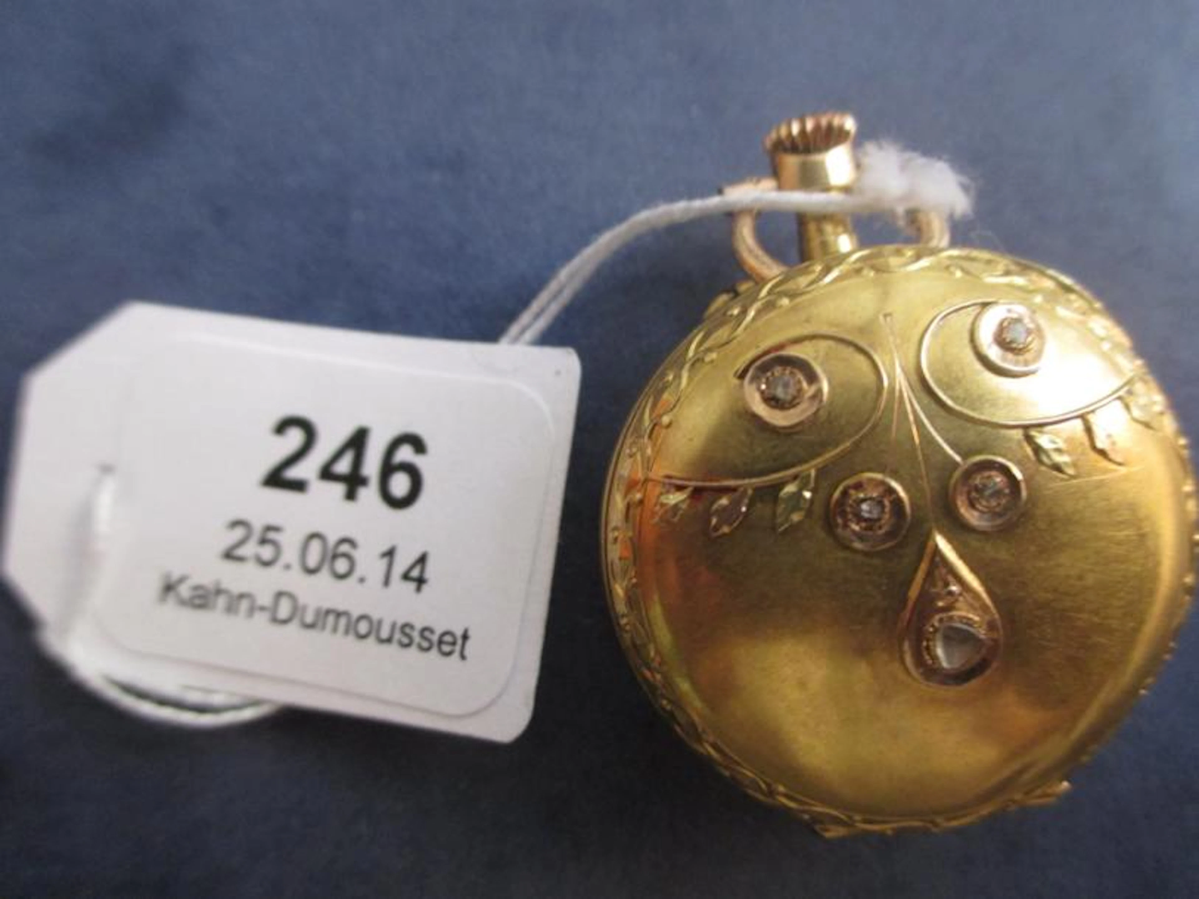 Montre de col en or jaune 18K