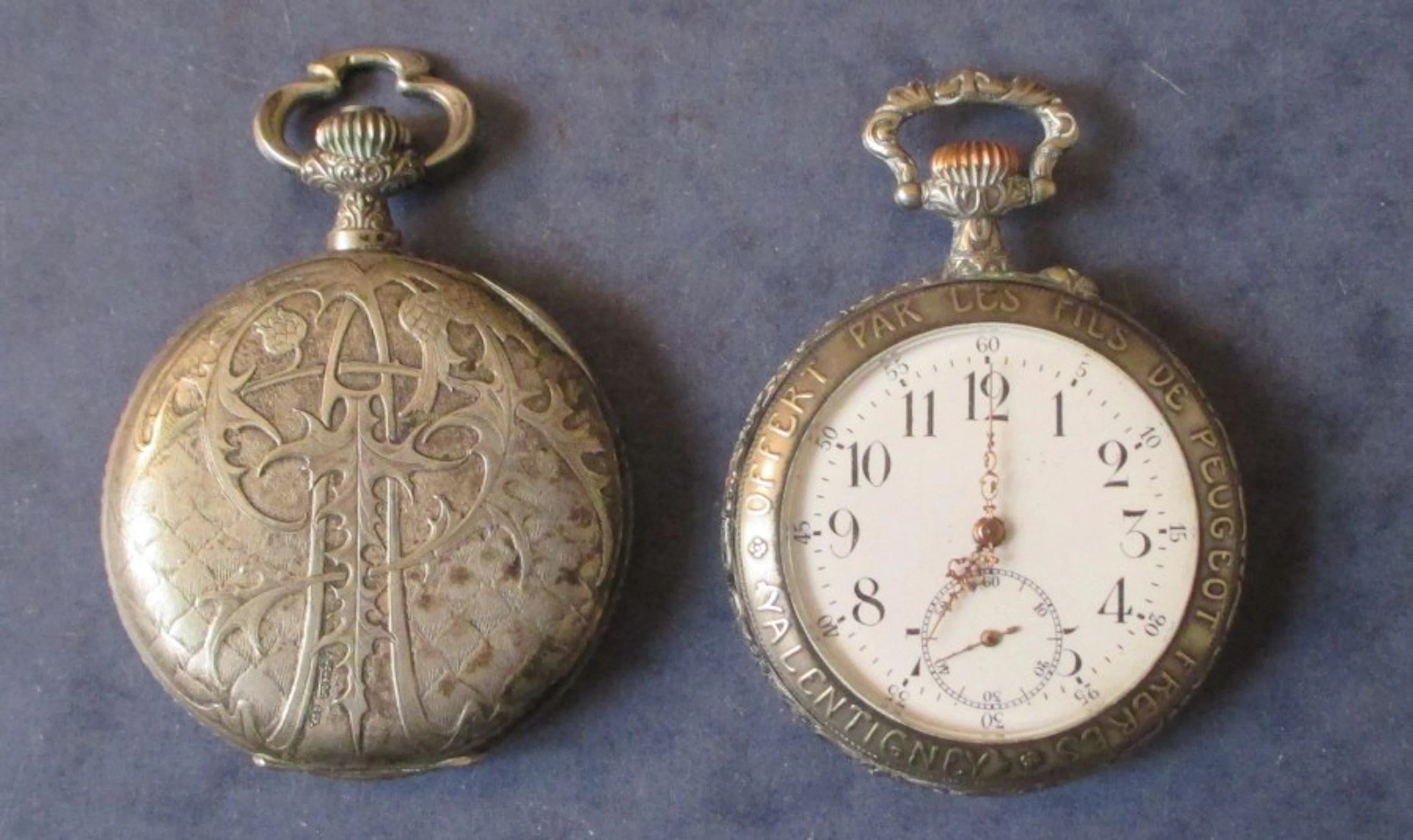 Une montre de gousset en métal Offert par les fils de PEUGEOT...