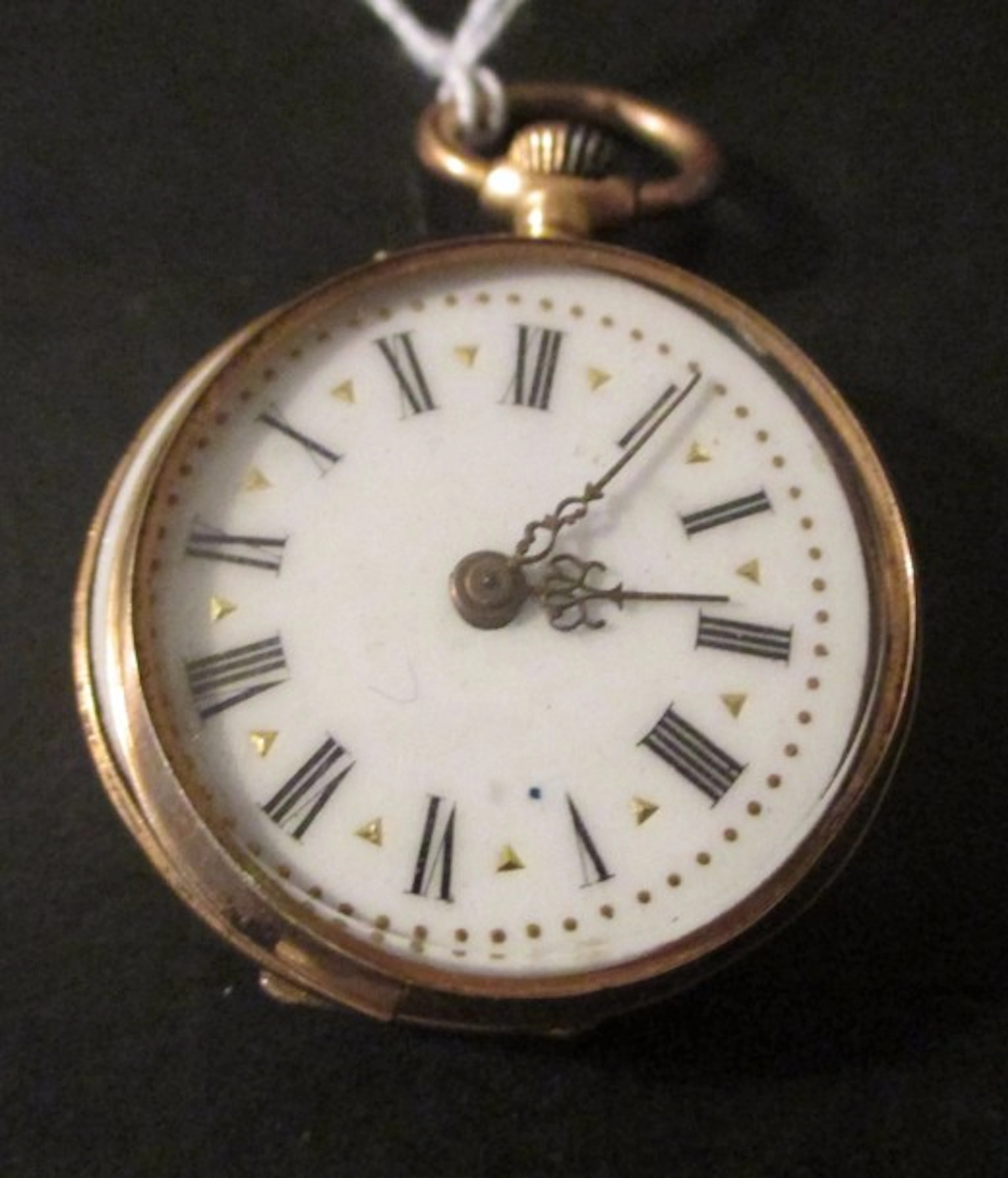 Montre de col en or jaune 18 k gravée de fleurs