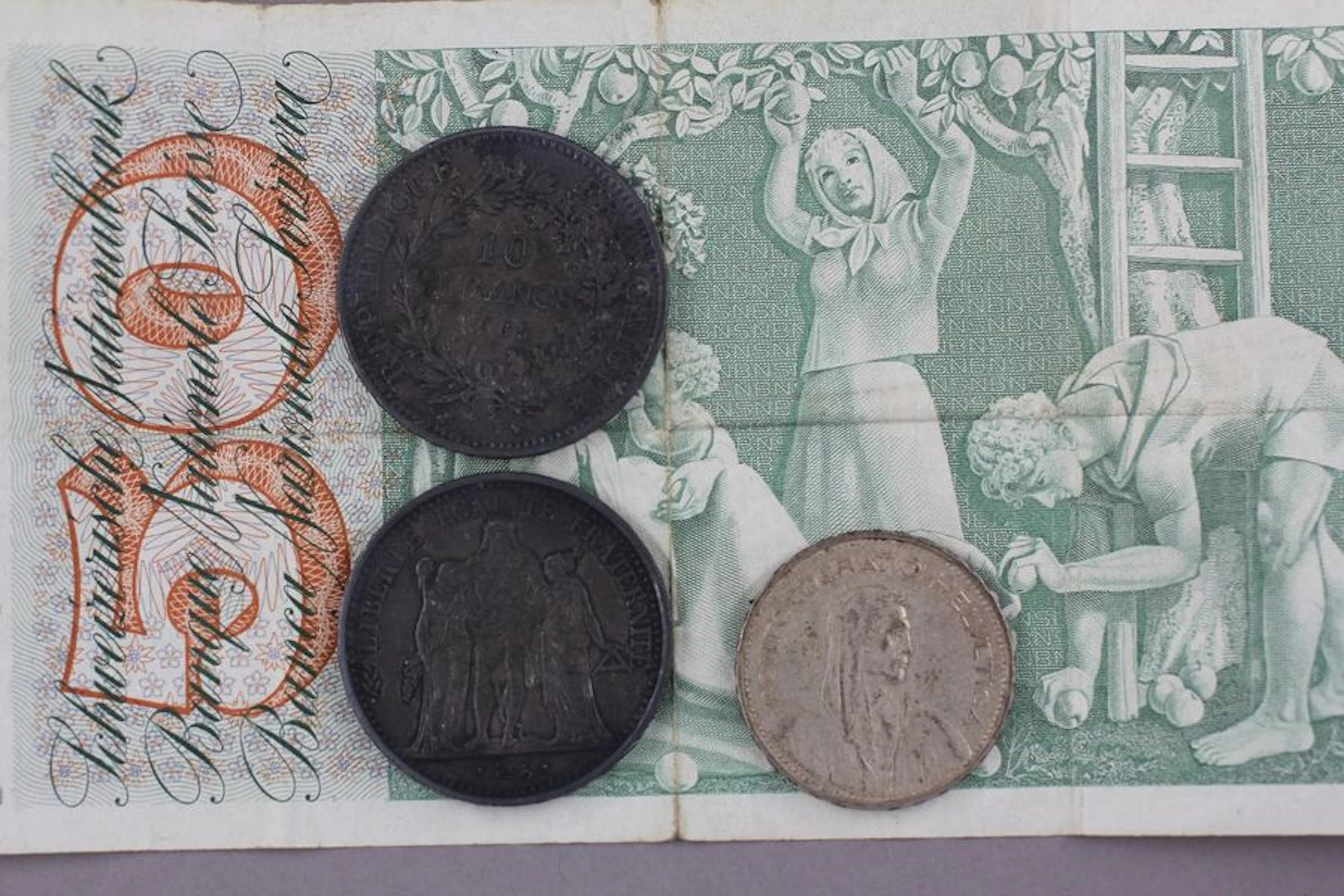 Deux pièces de 10 FF Hercule en argent, une…