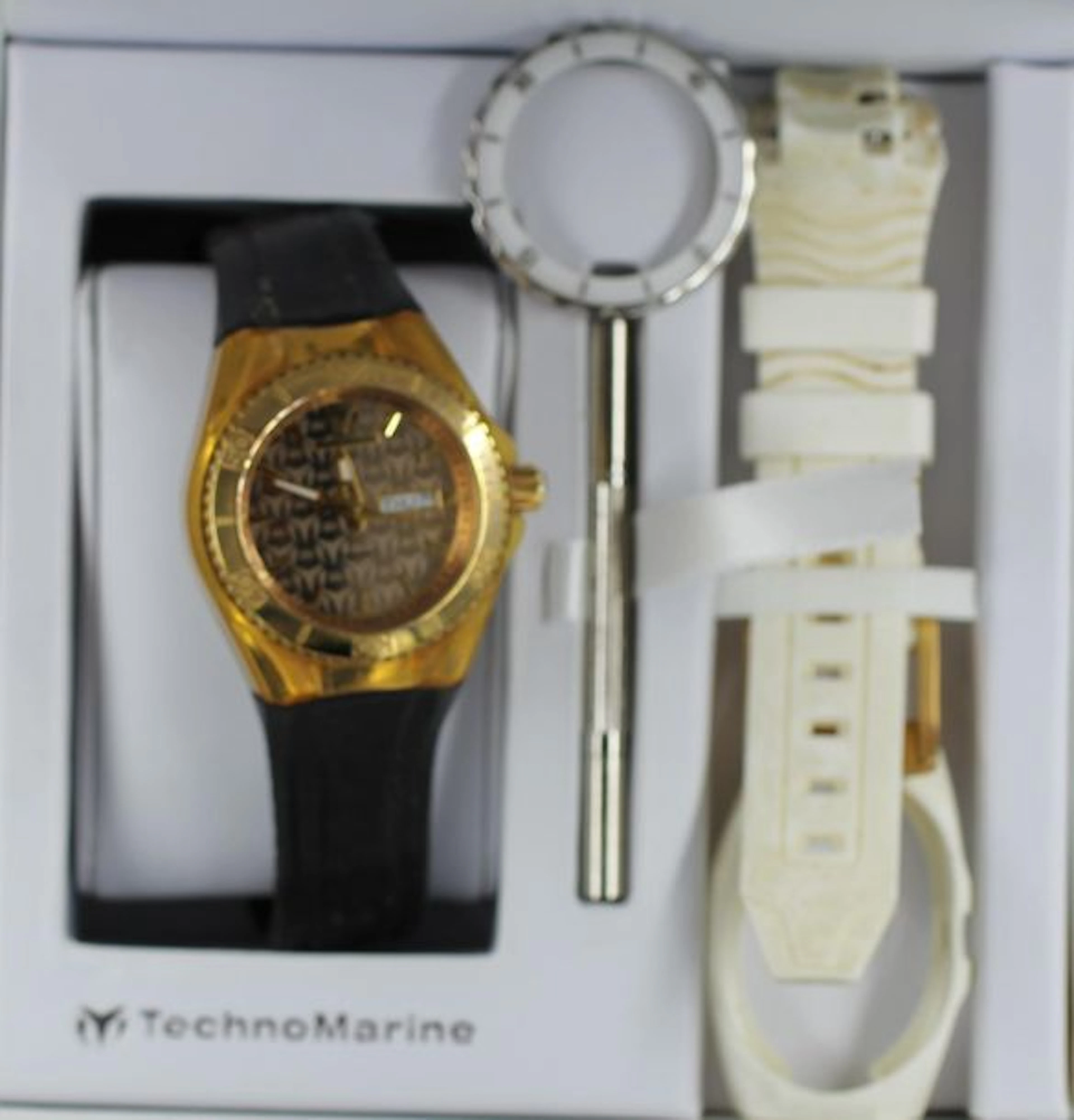 TECHNOMARINE Montre de dame en acier modèle...