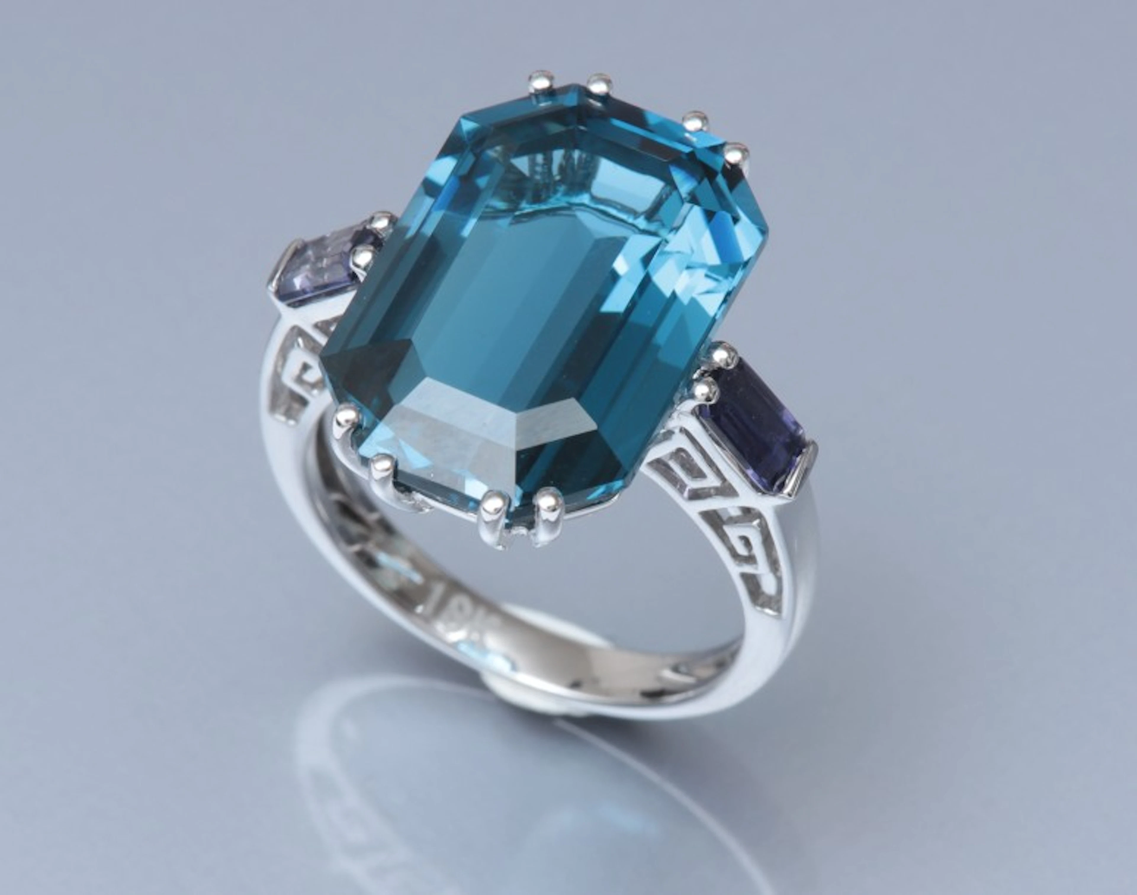Bague en or gris 750°/00