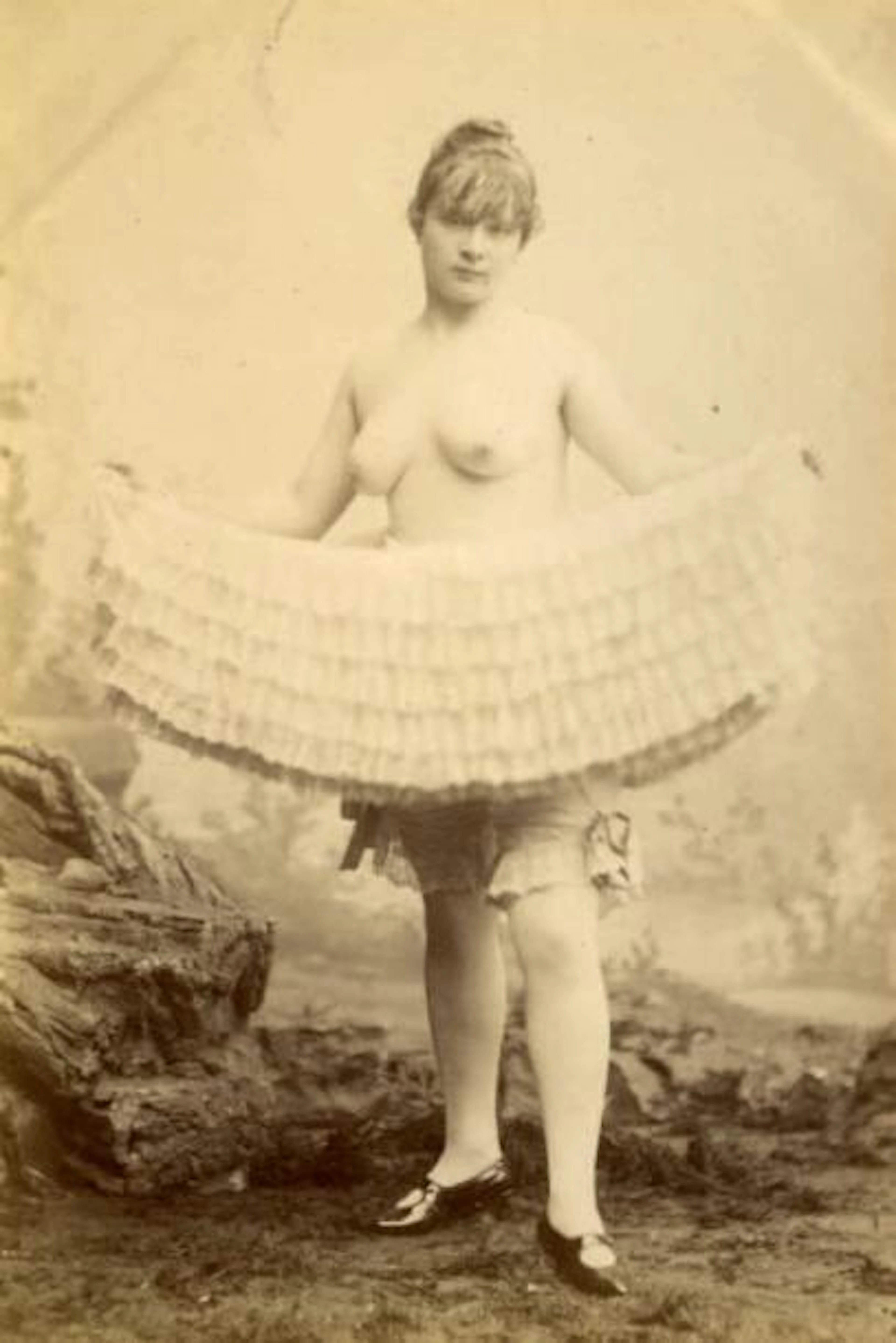 La goulue aux seins nus