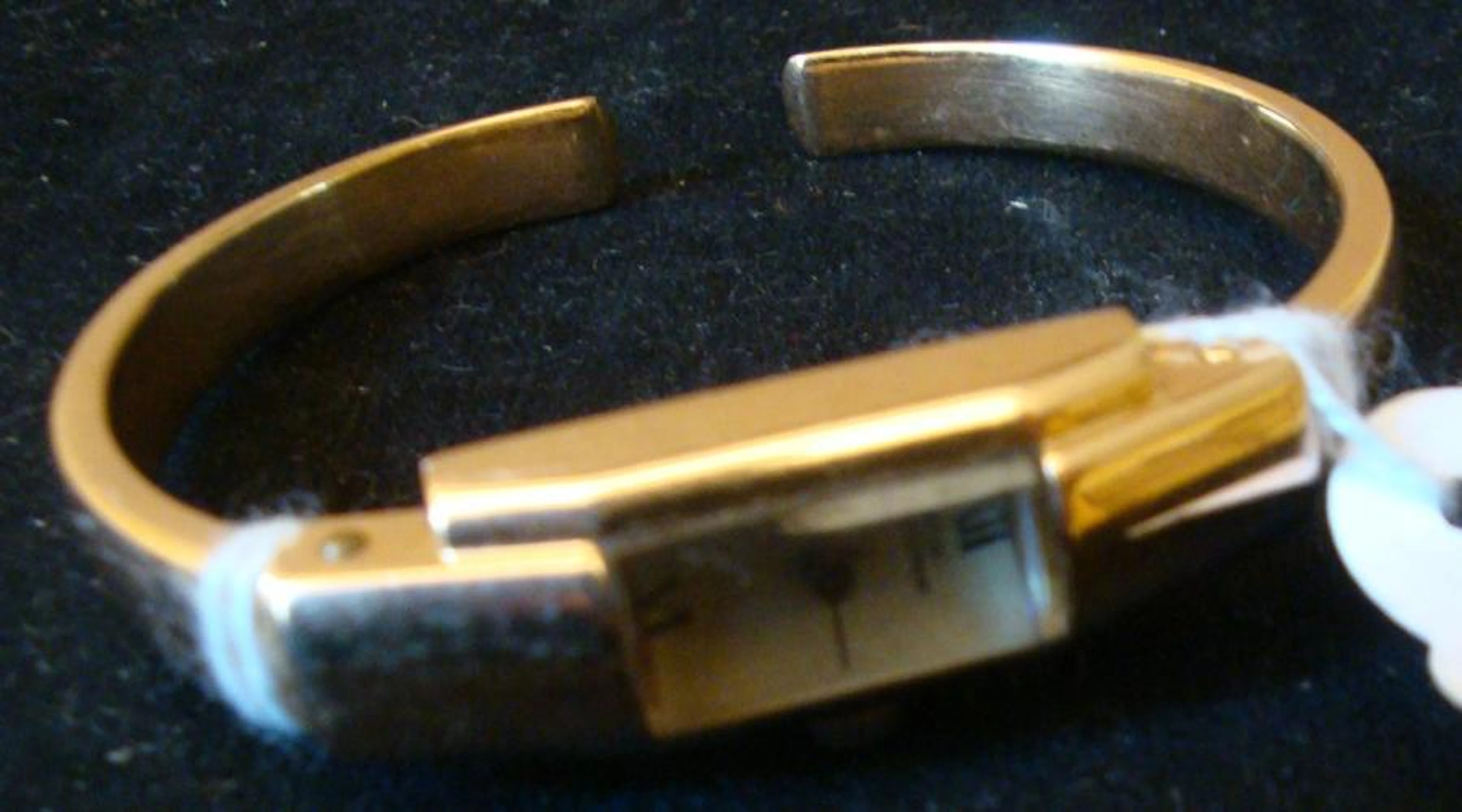 MONTRE-BARCELET rigide de dme en or jaune