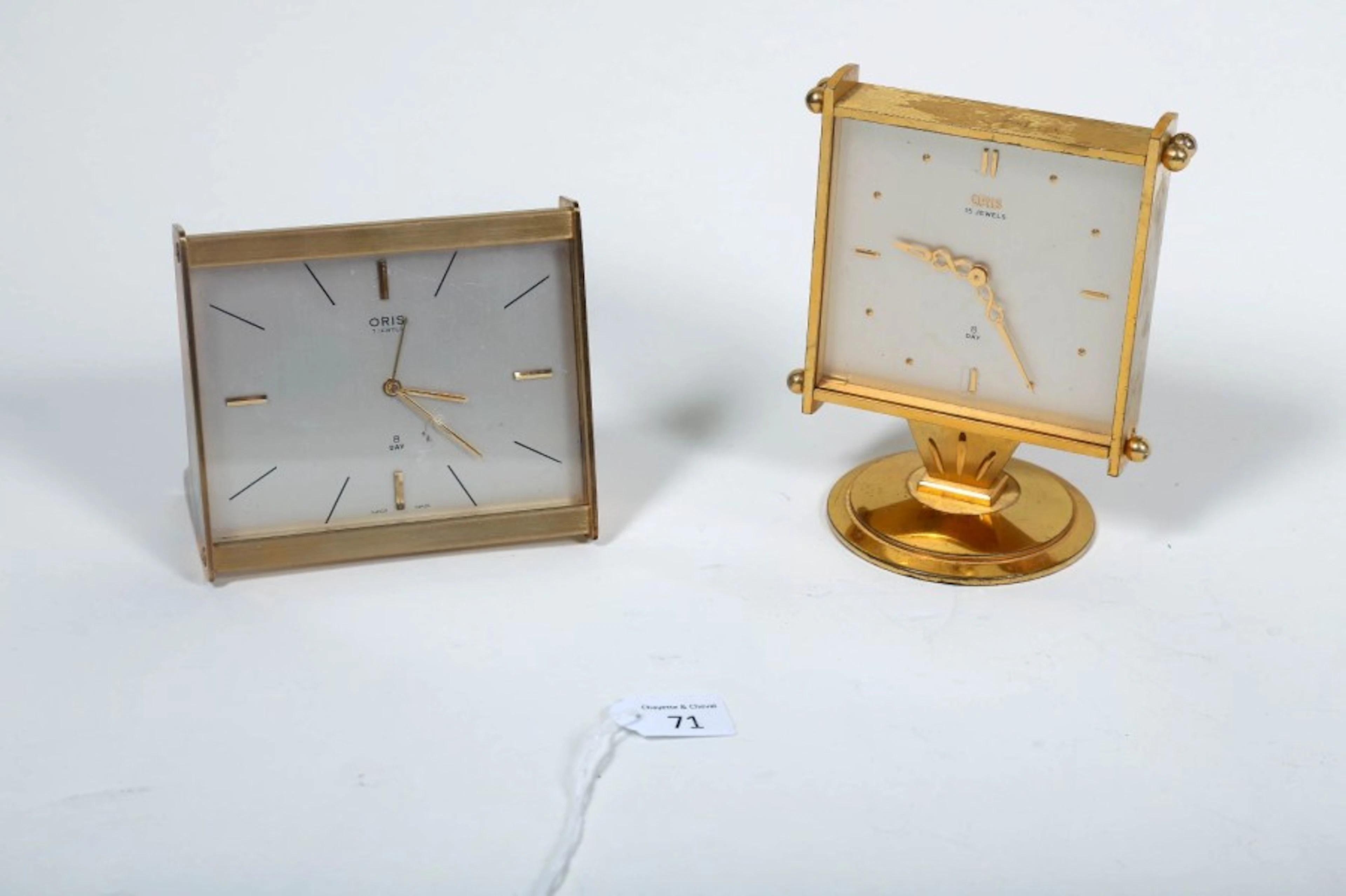 ORIS Pendulette à cadran carré sur pied rond et un réveil rectangulaire