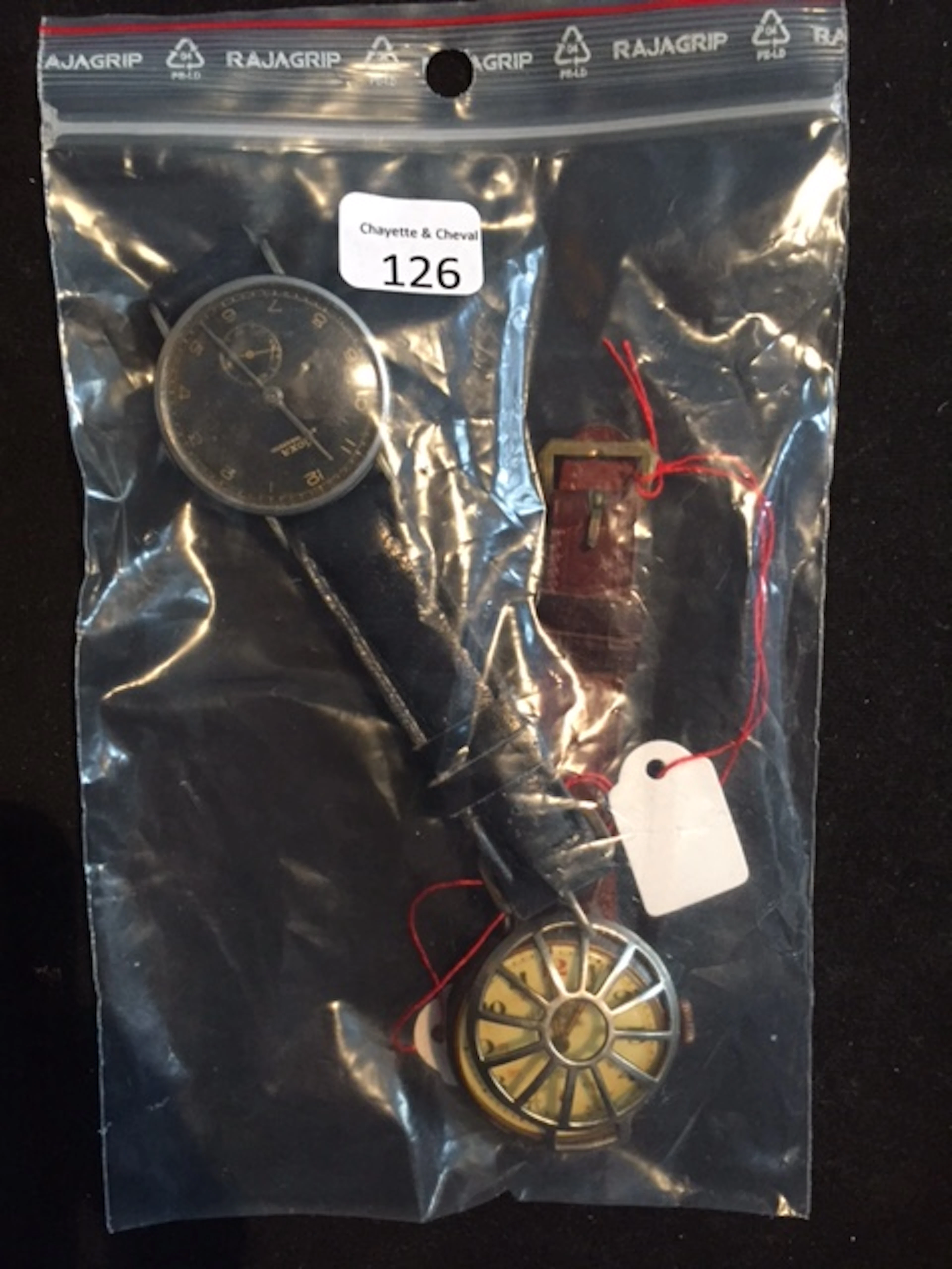 Deux montres militaires en acier dont ‘Le Canon de 75' et une...