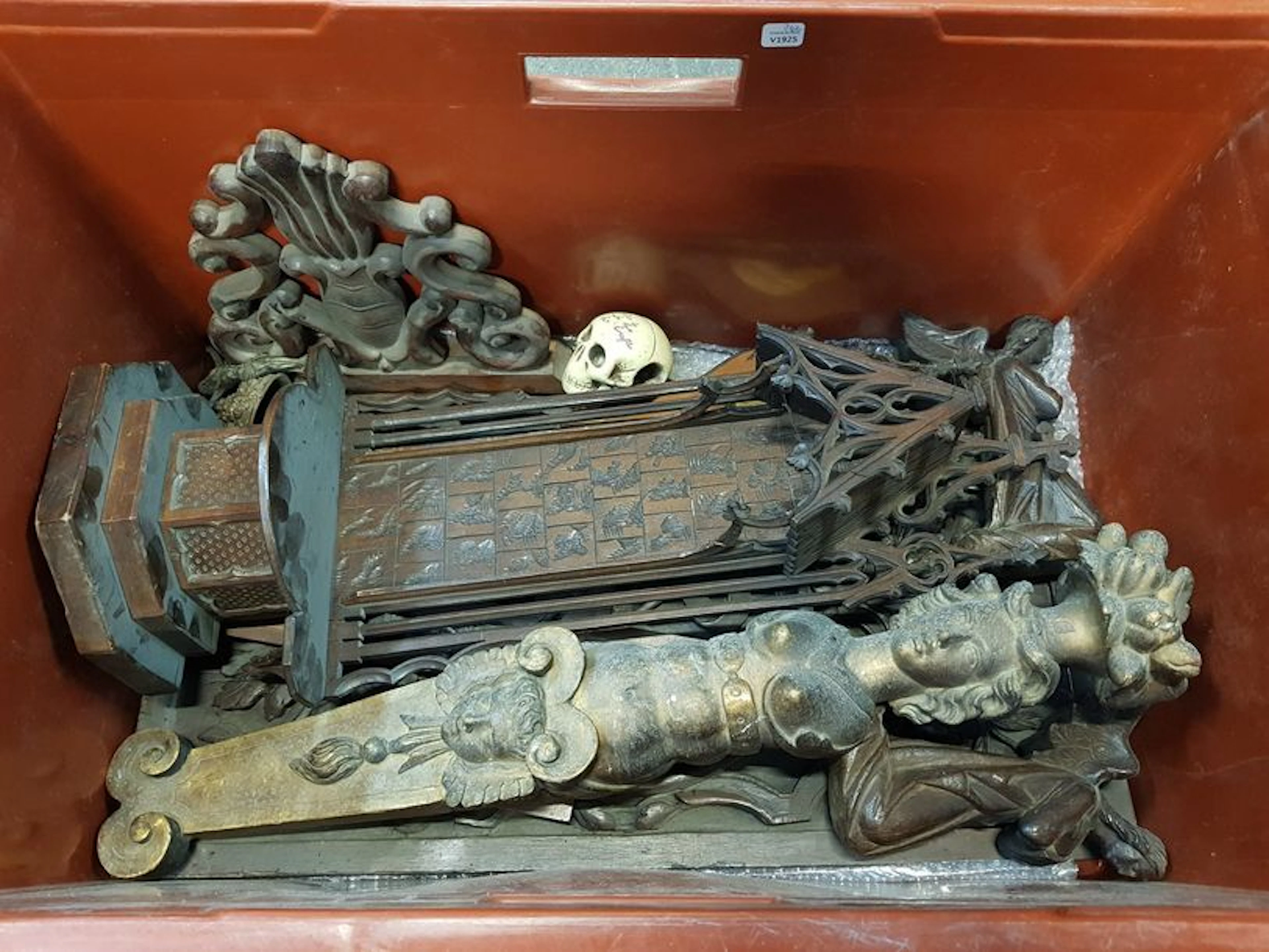 1 caisse sculptures religieuses et divers…