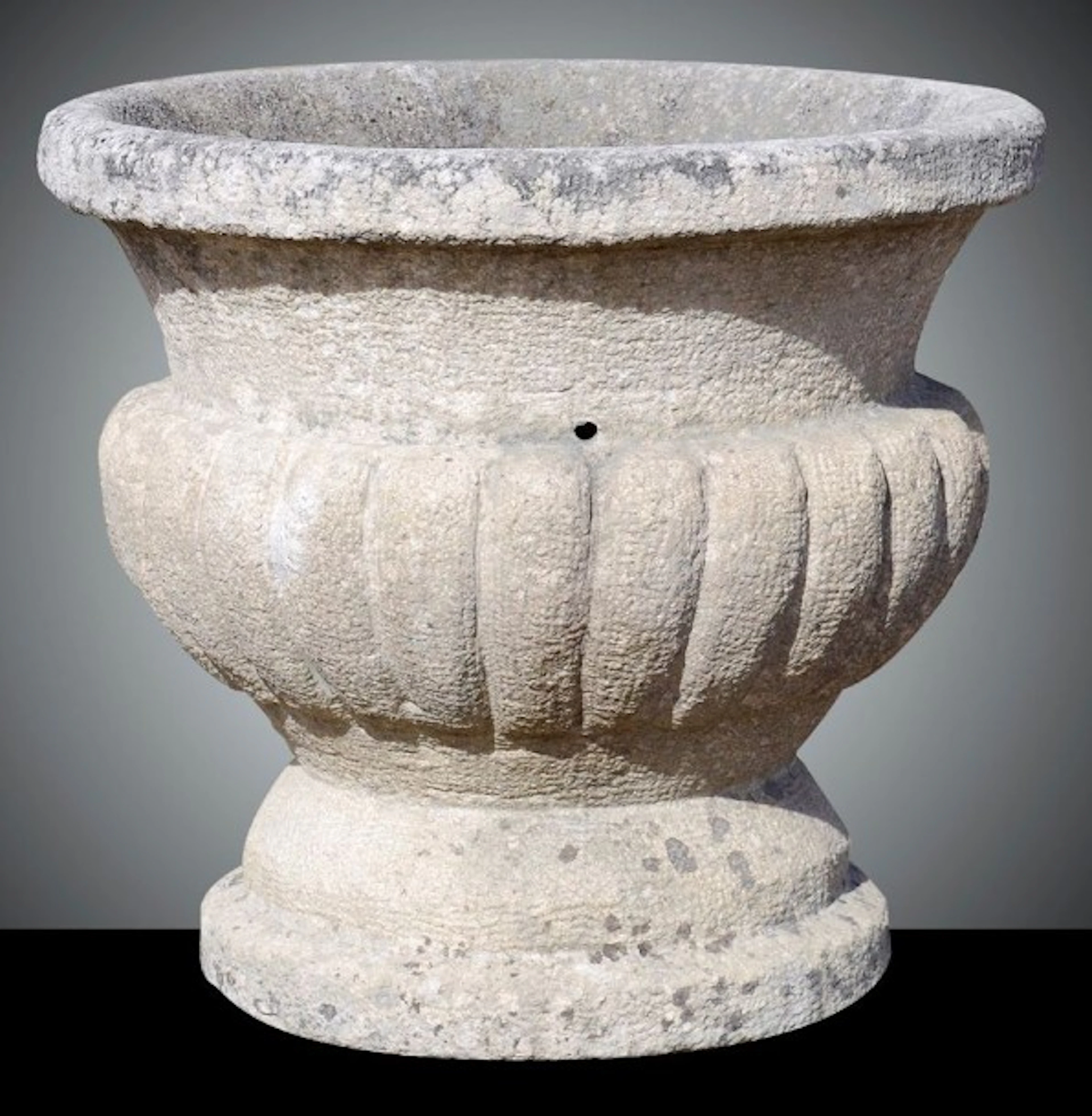 Vase à godrons