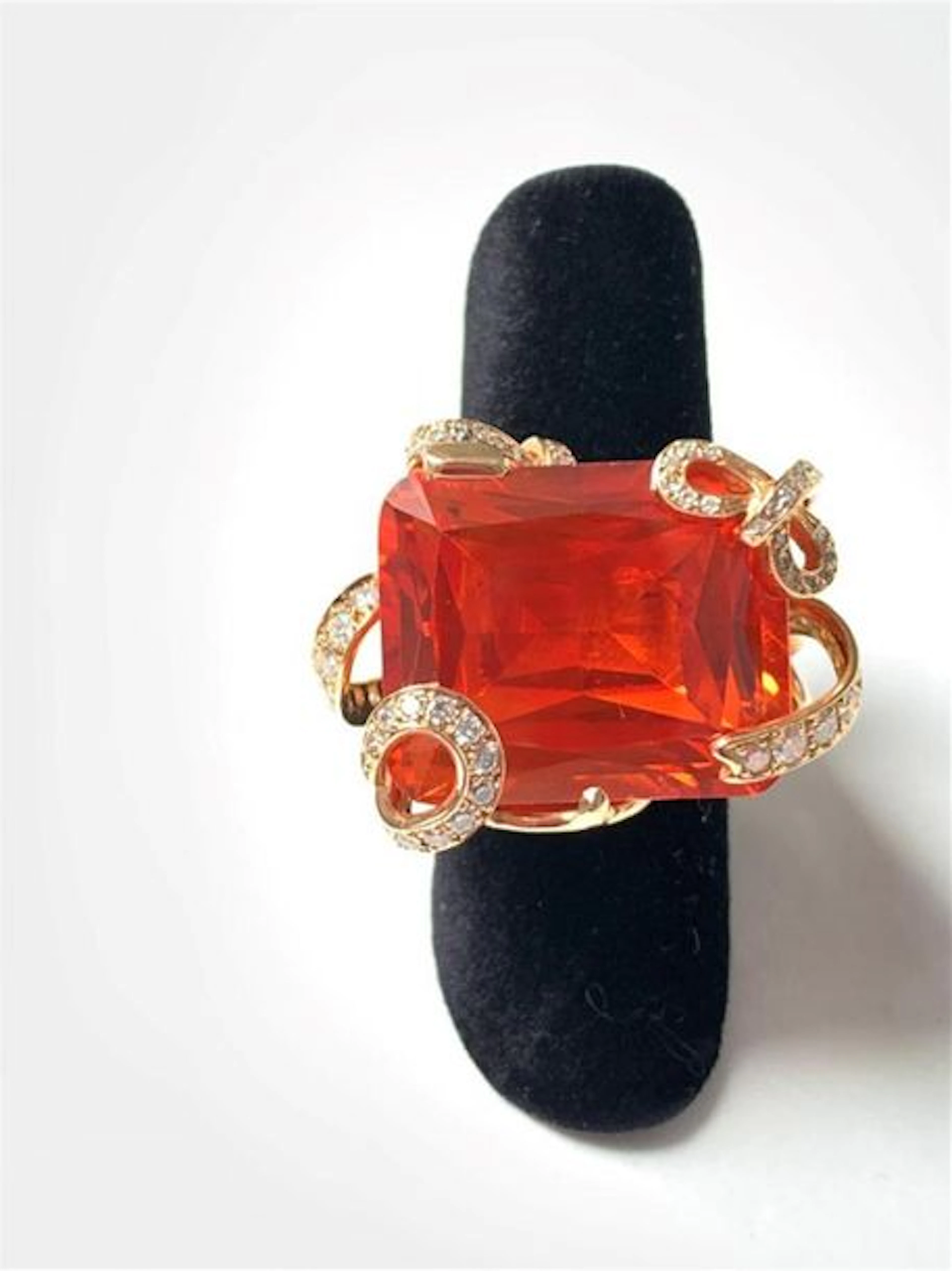 BAGUE en or (750), la monture formant des…