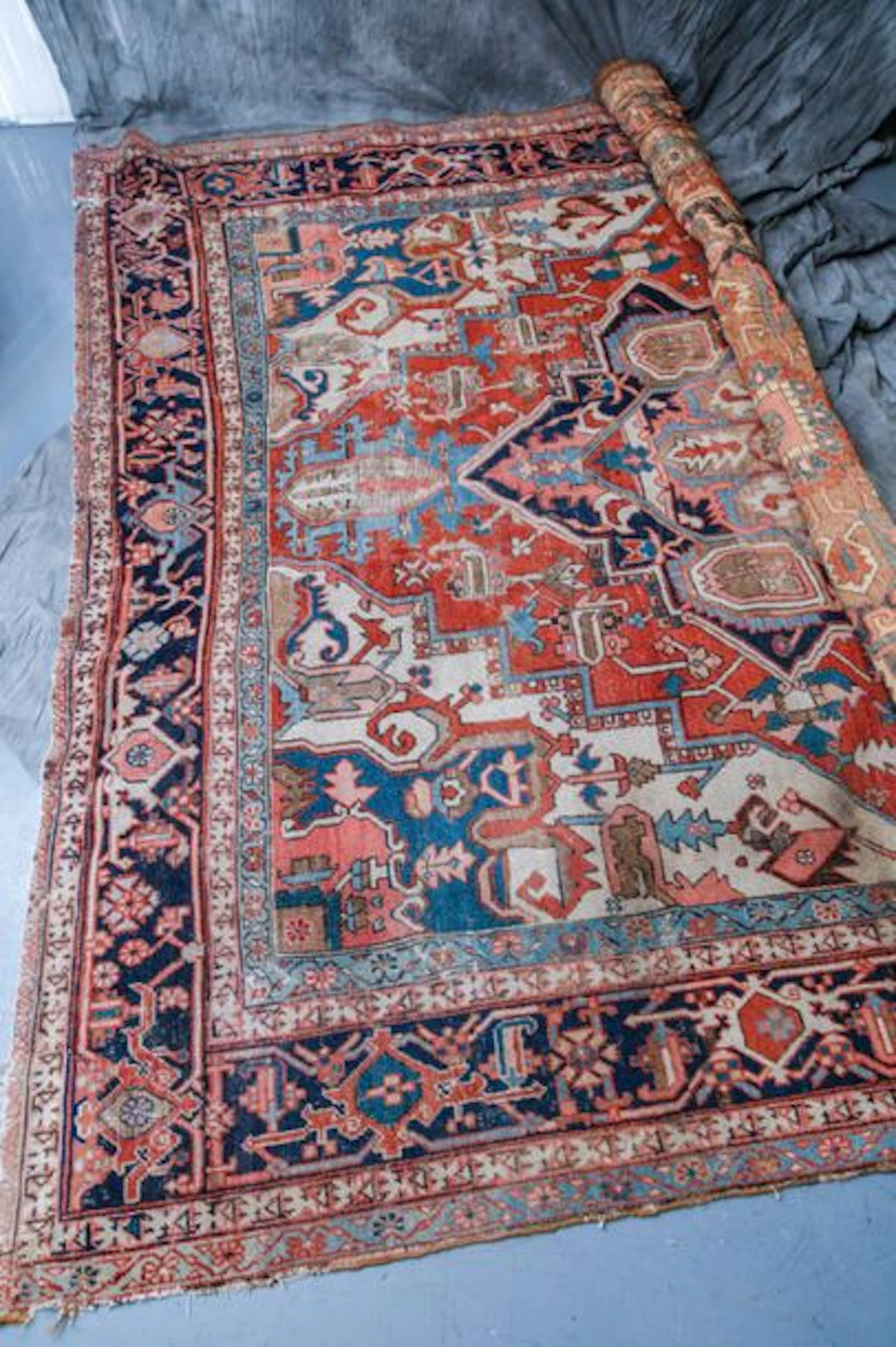 TAPIS Heriz en laine à tonalités rose bleue…