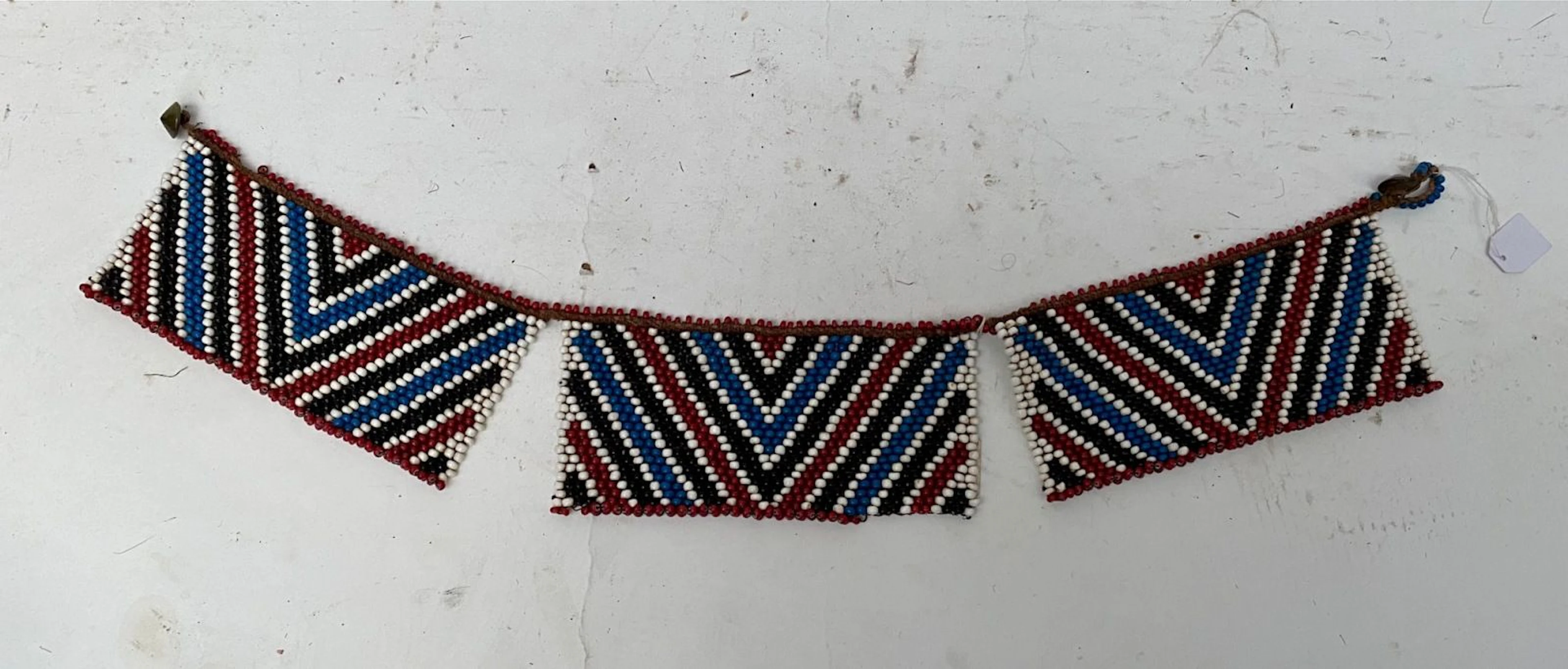 Collier à 3 médaillons plats en perles de... - Lot 92 - Eve