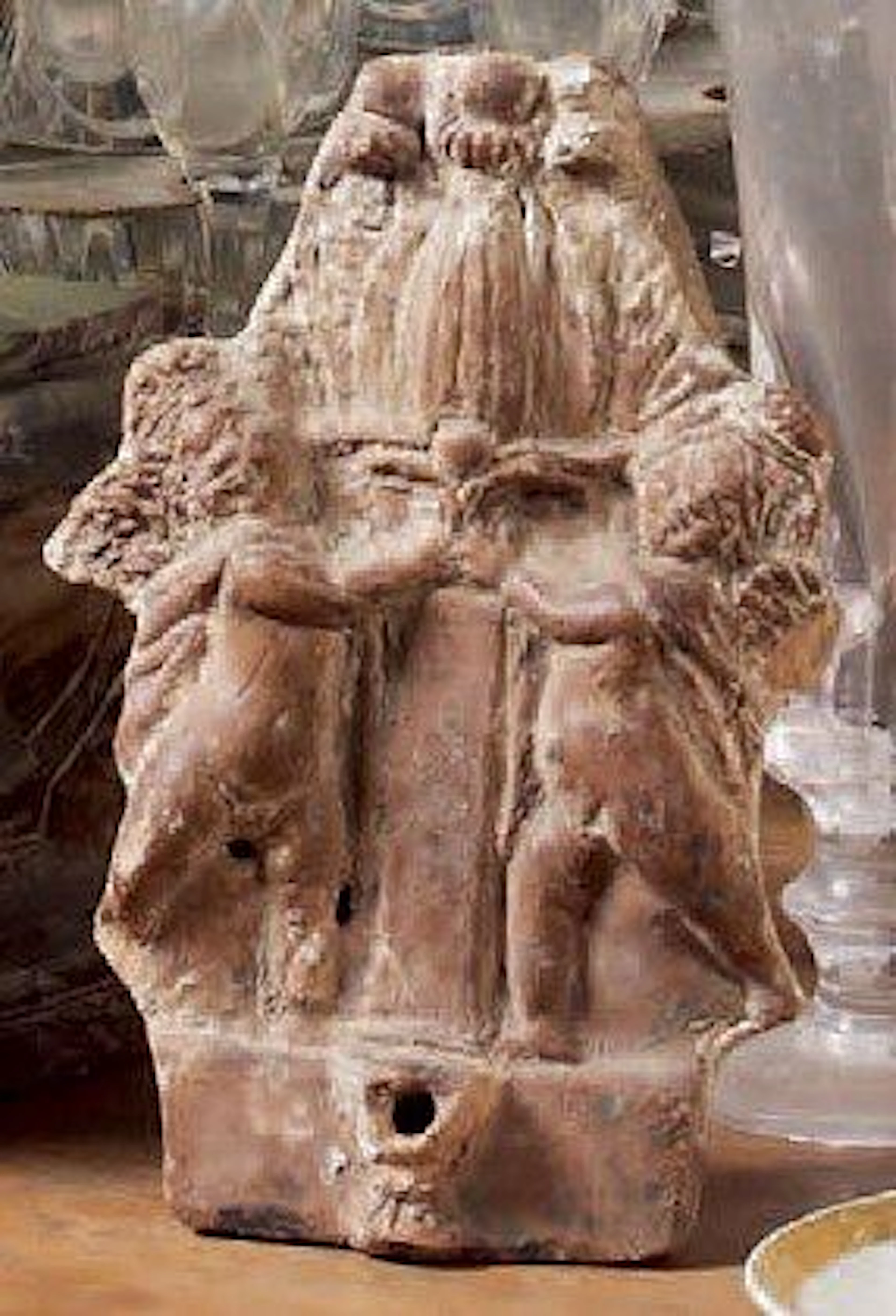 Statuette «Tanagra» en terre cuite de deux…