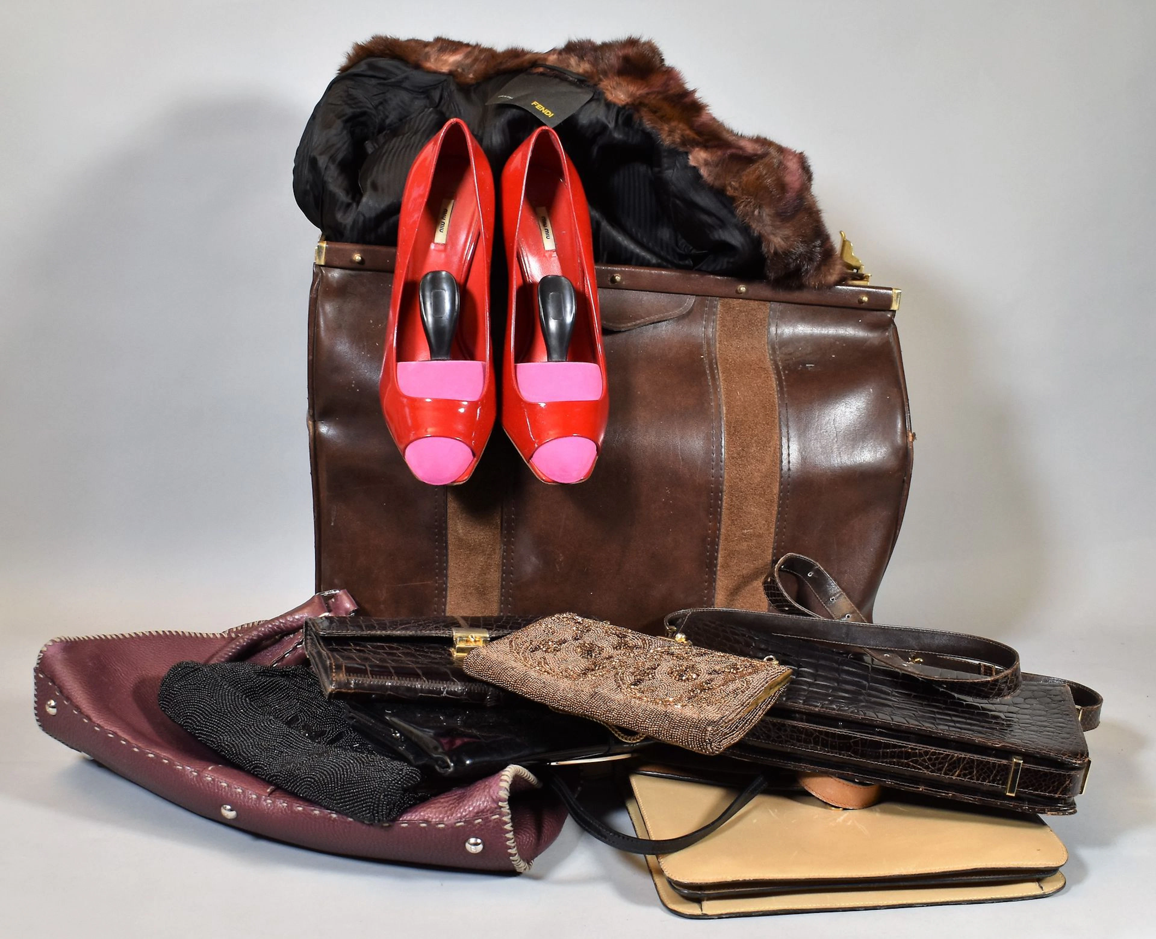 LOT DE SACS à main divers dont un Nina Ricci,... - Lot 159 - Ferri & Associés