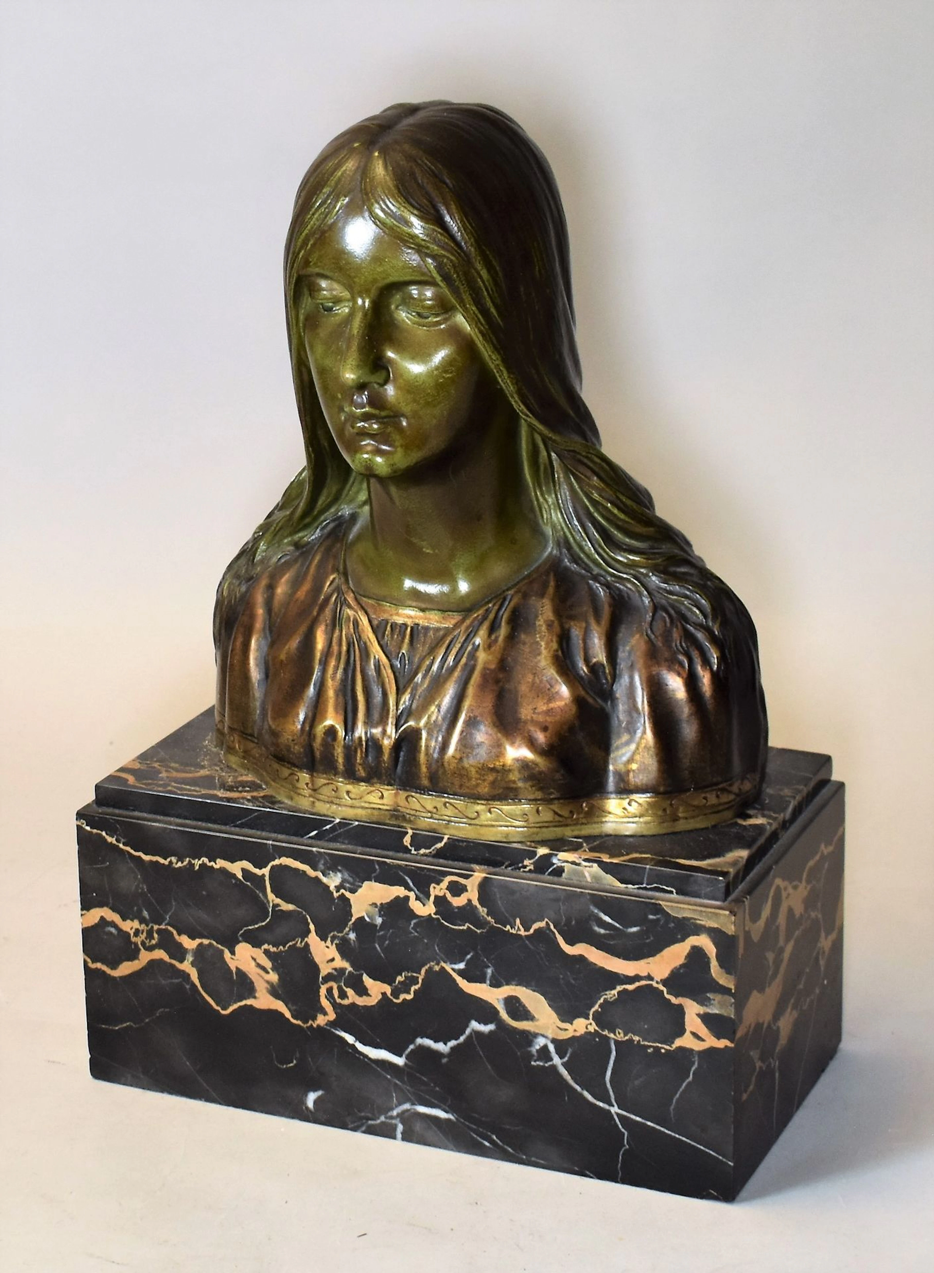 Henry FUGERE (1872-1944) : Buste de femme... - Lot 220 - Ferri & Associés
