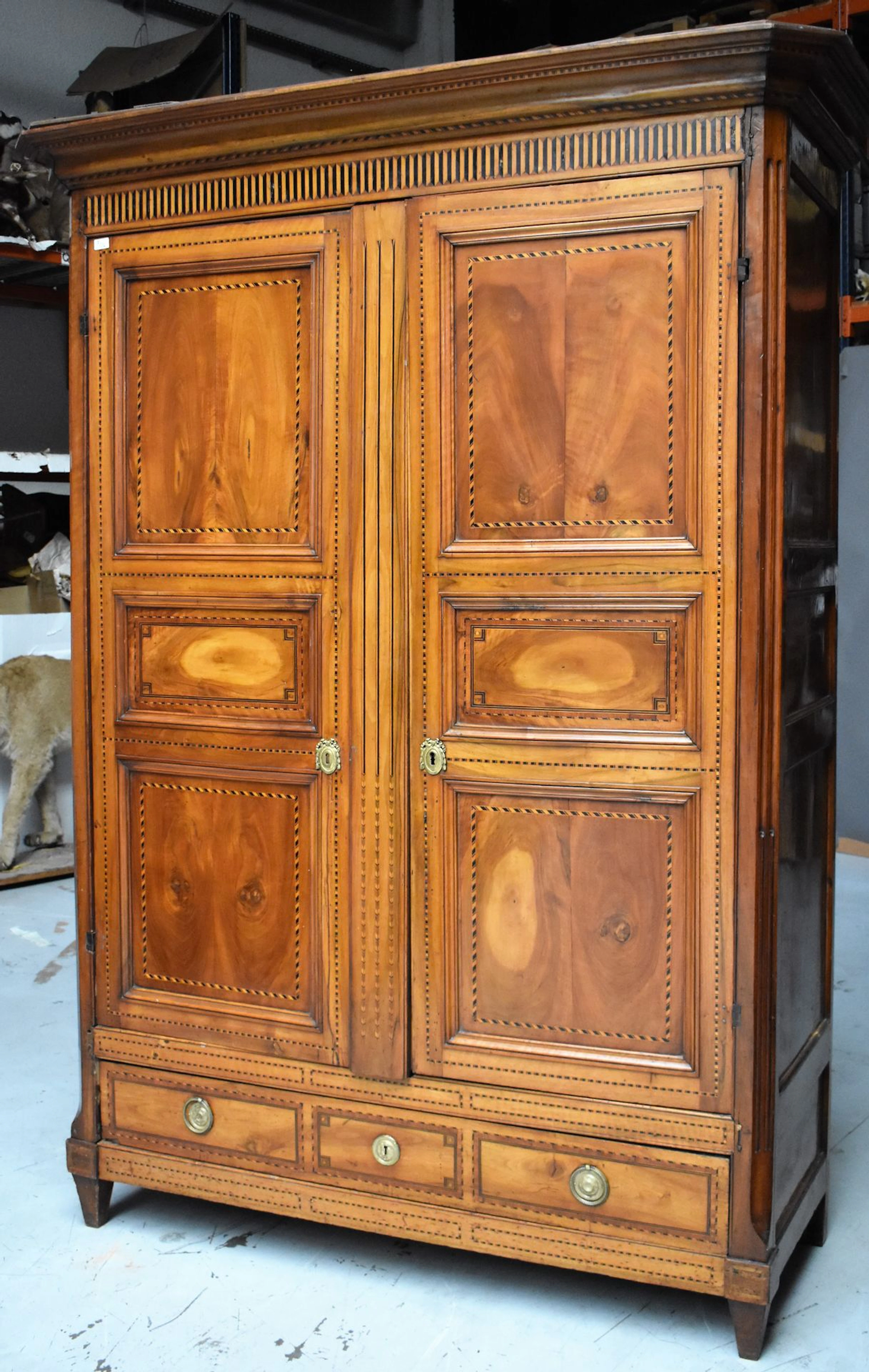 ARMOIRE ouvrant à deux portes en placage.... - Lot 291 - Ferri & Associés