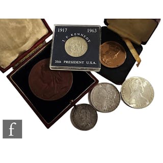 Various Victoria to Elizabeth coinage to include half crown ...