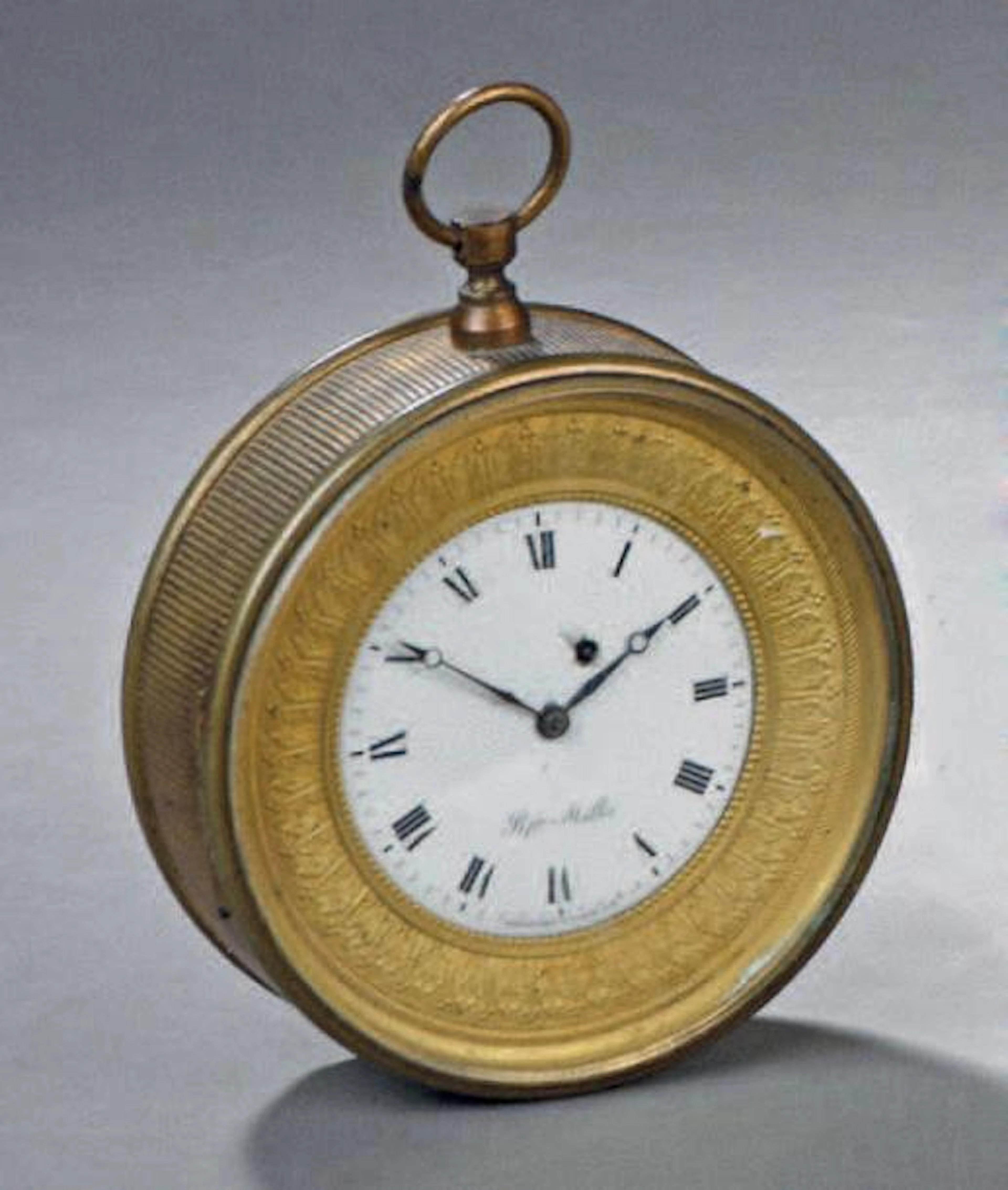 PORTE-MONTRE de forme ronde en bronze doré