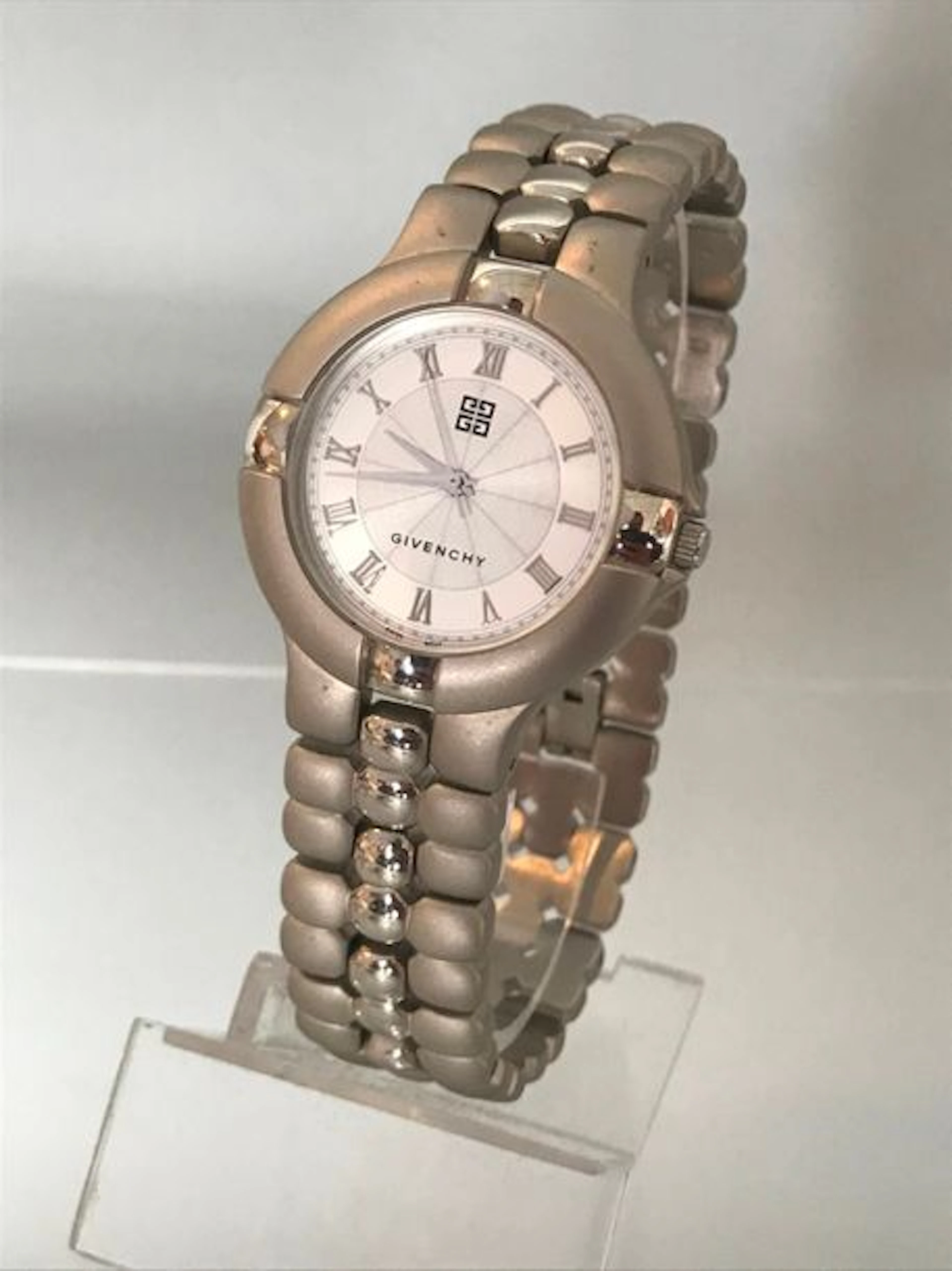 GIVENCHY Bracelet montre d'homme en acier…