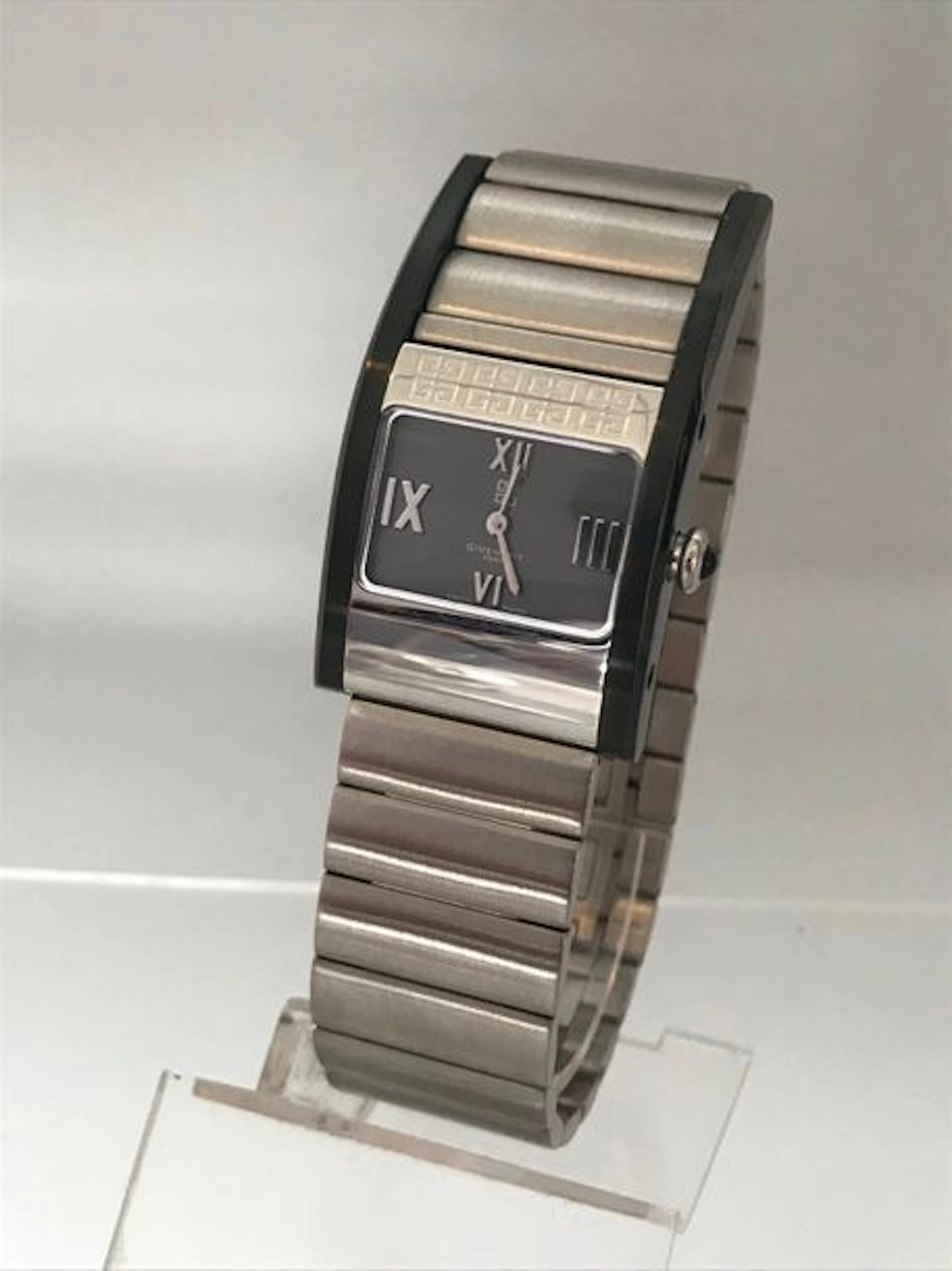 GIVENCHY Bracelet montre d'homme à boucle…