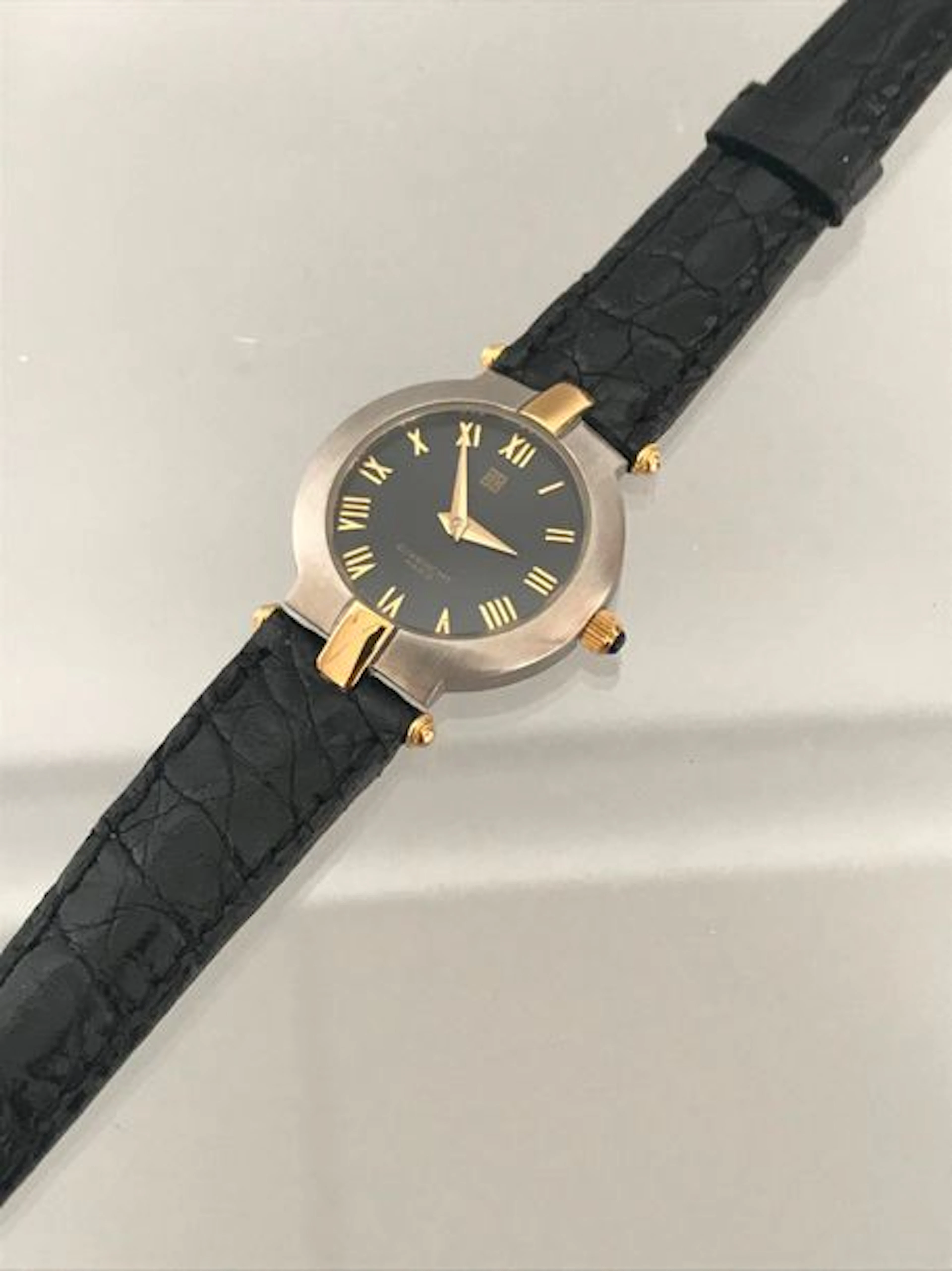 GIVENCHY Montre de dame en acier et métal…