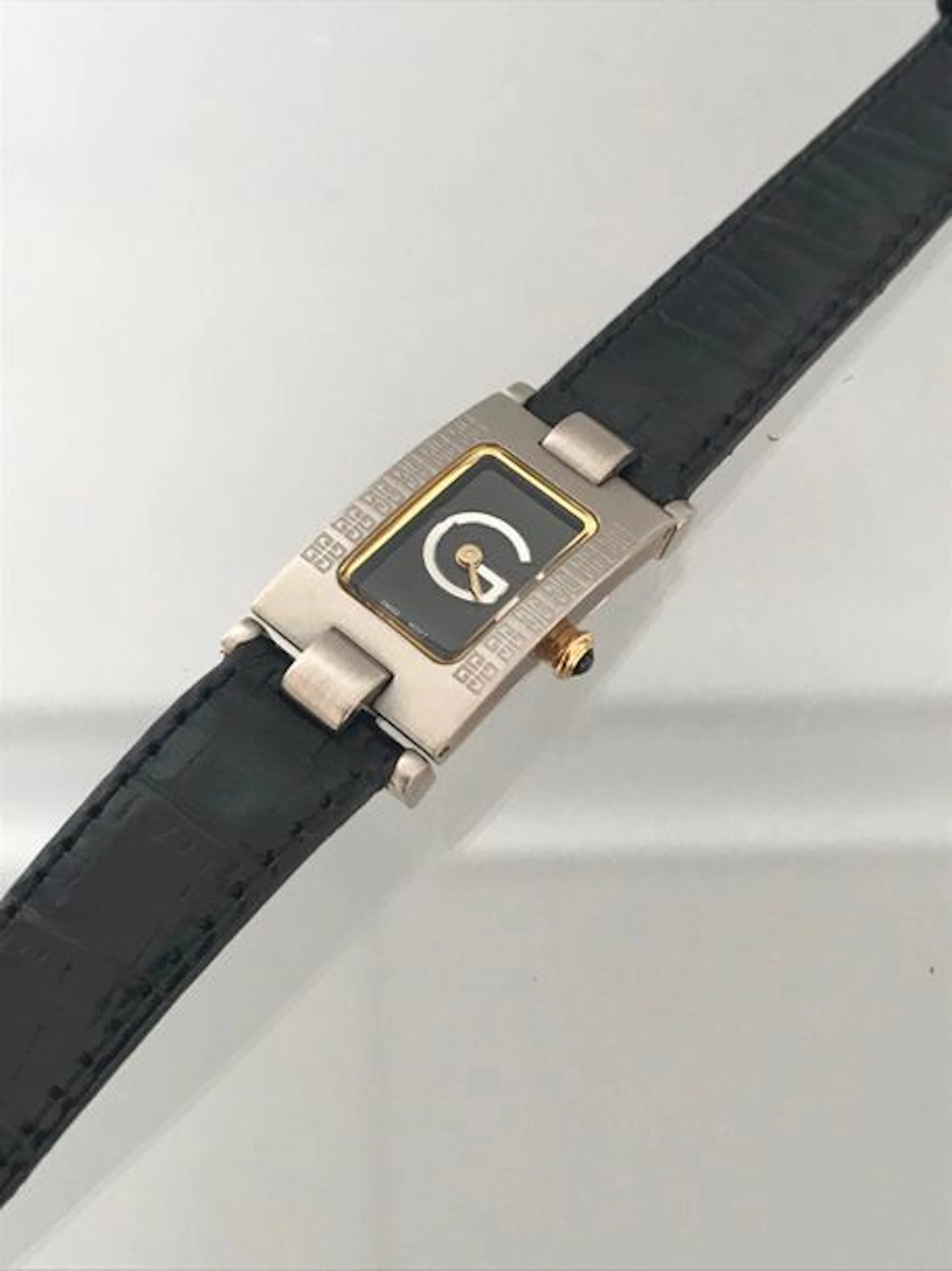 GIVENCHY Montre de dame à boucle déployante…