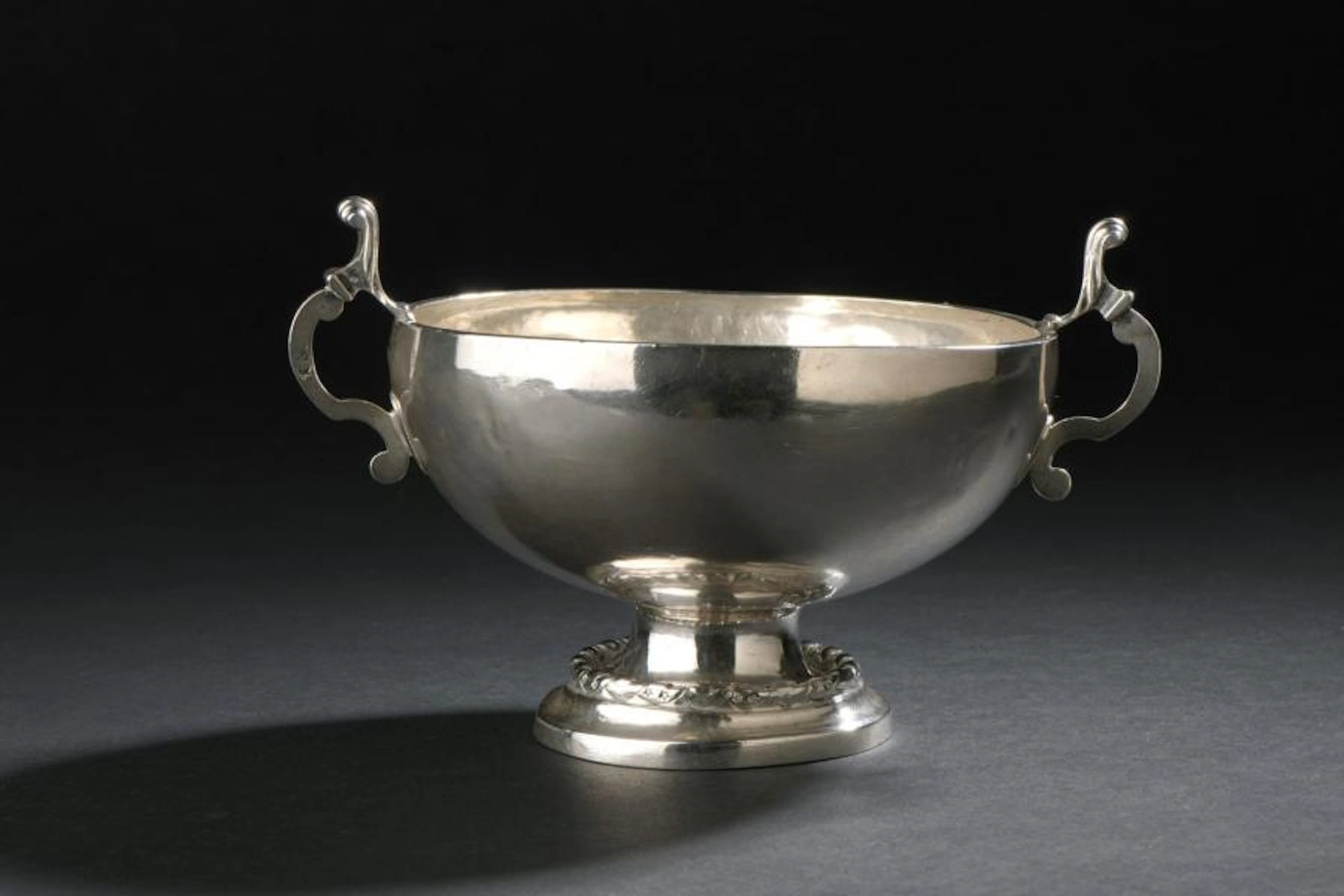Coupe de mariage sur piédouche en argent…