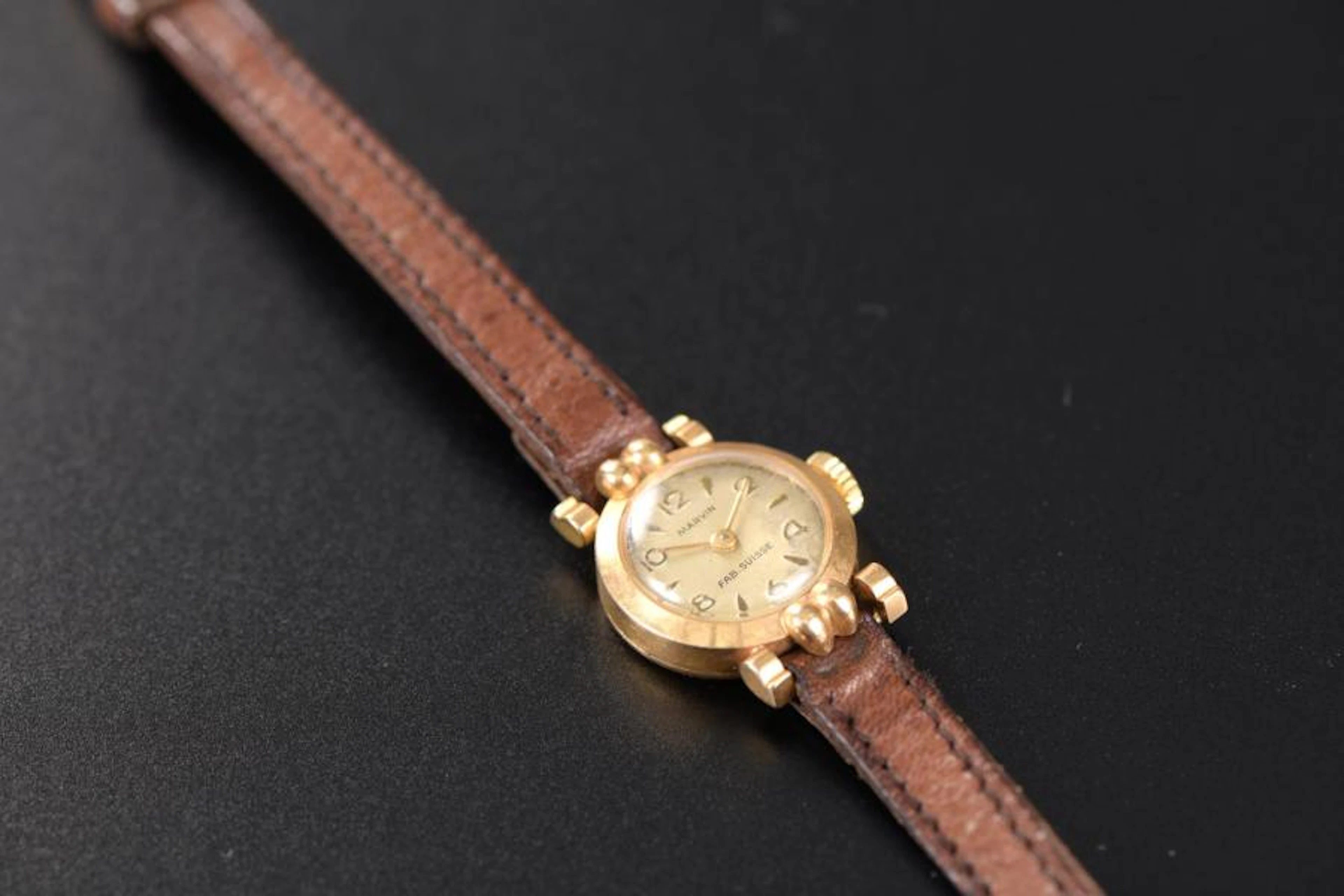 Montre bracelet de dame, le boîtier rond…