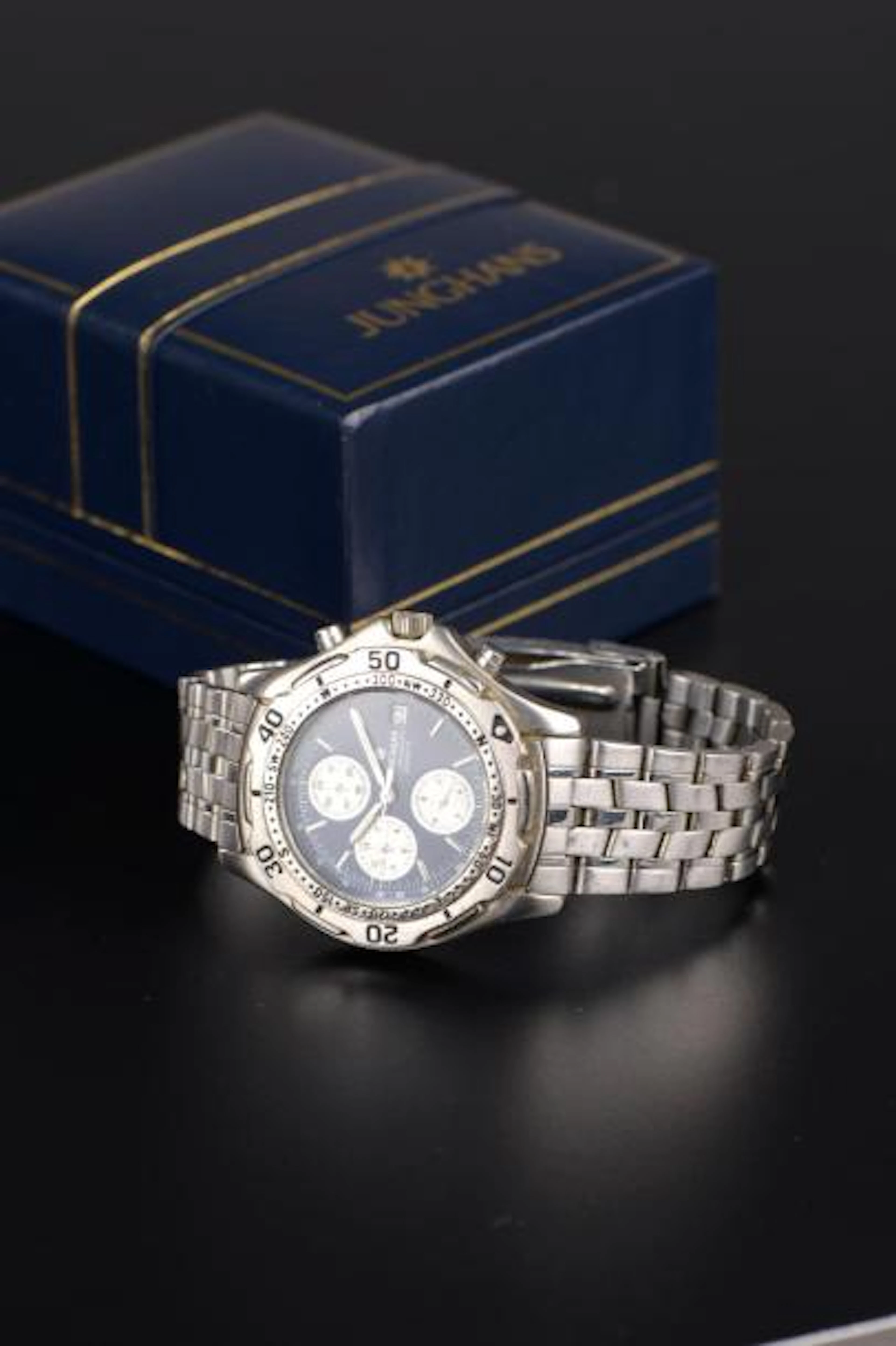 Montre bracelet chronomètre en acier à lunette…