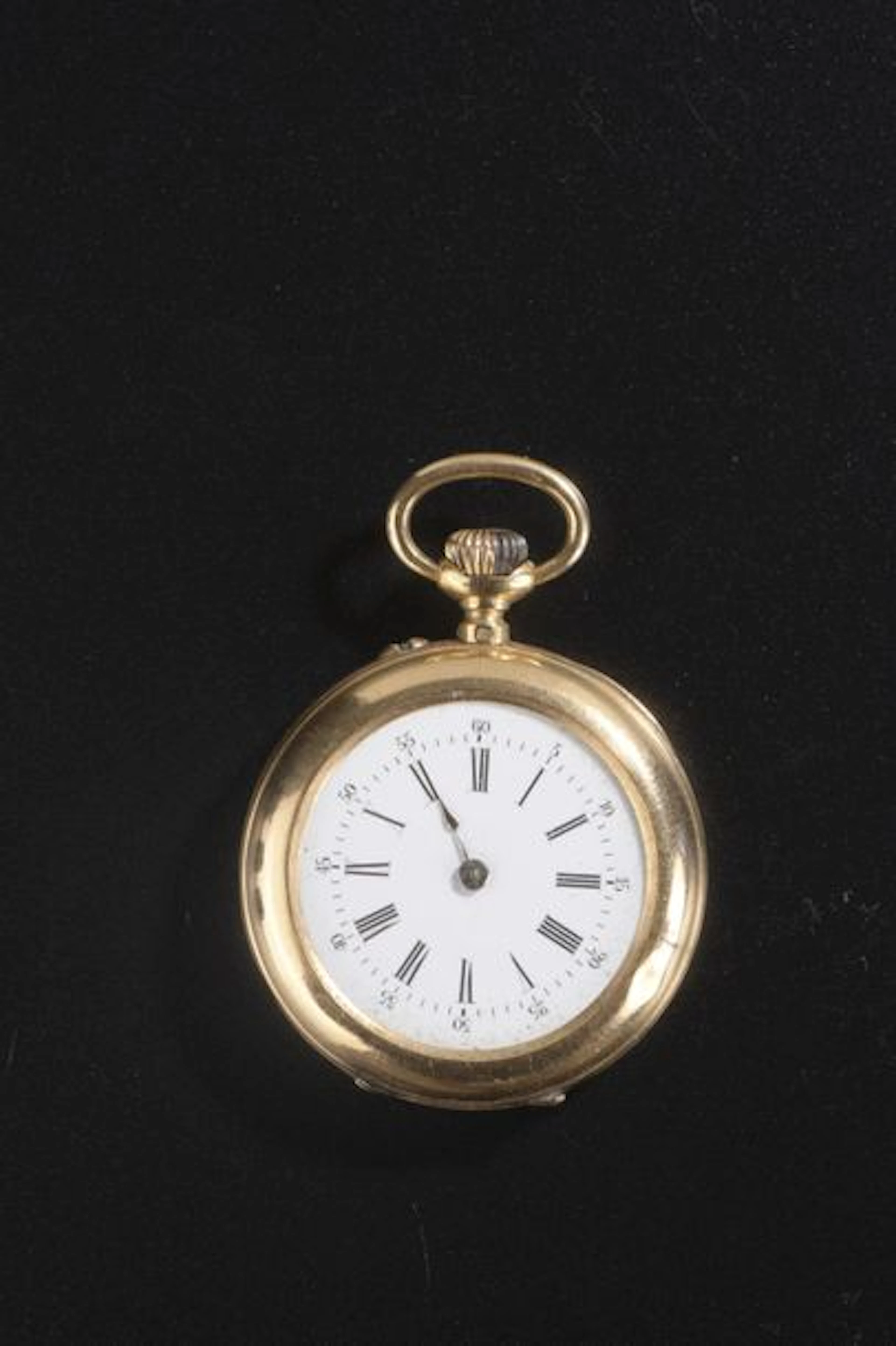 Montre de dame en or jaune 18k, le fond monogrammé,…