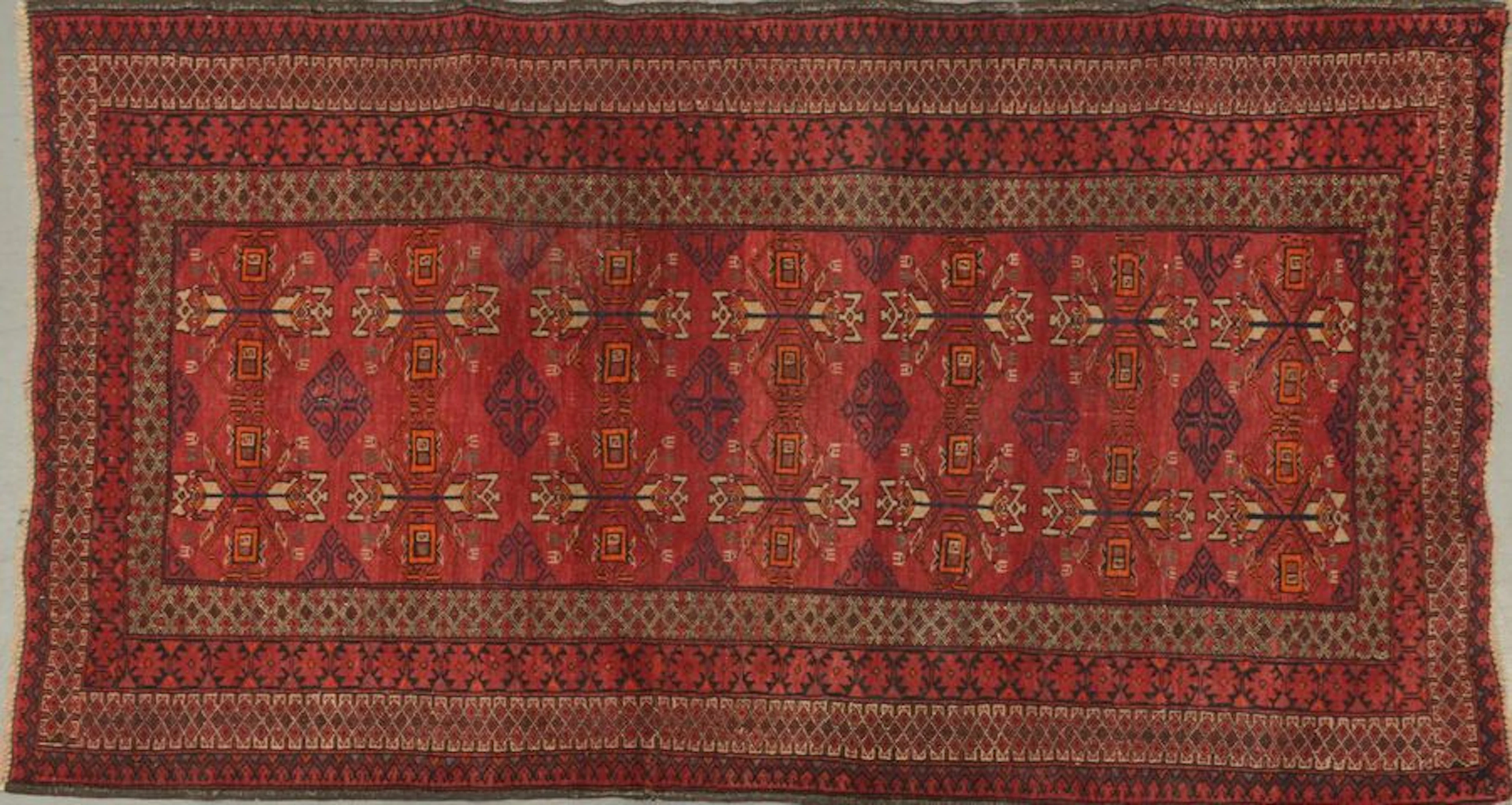 Tapis BELOUCHISTAN velours en laine sur fondations…
