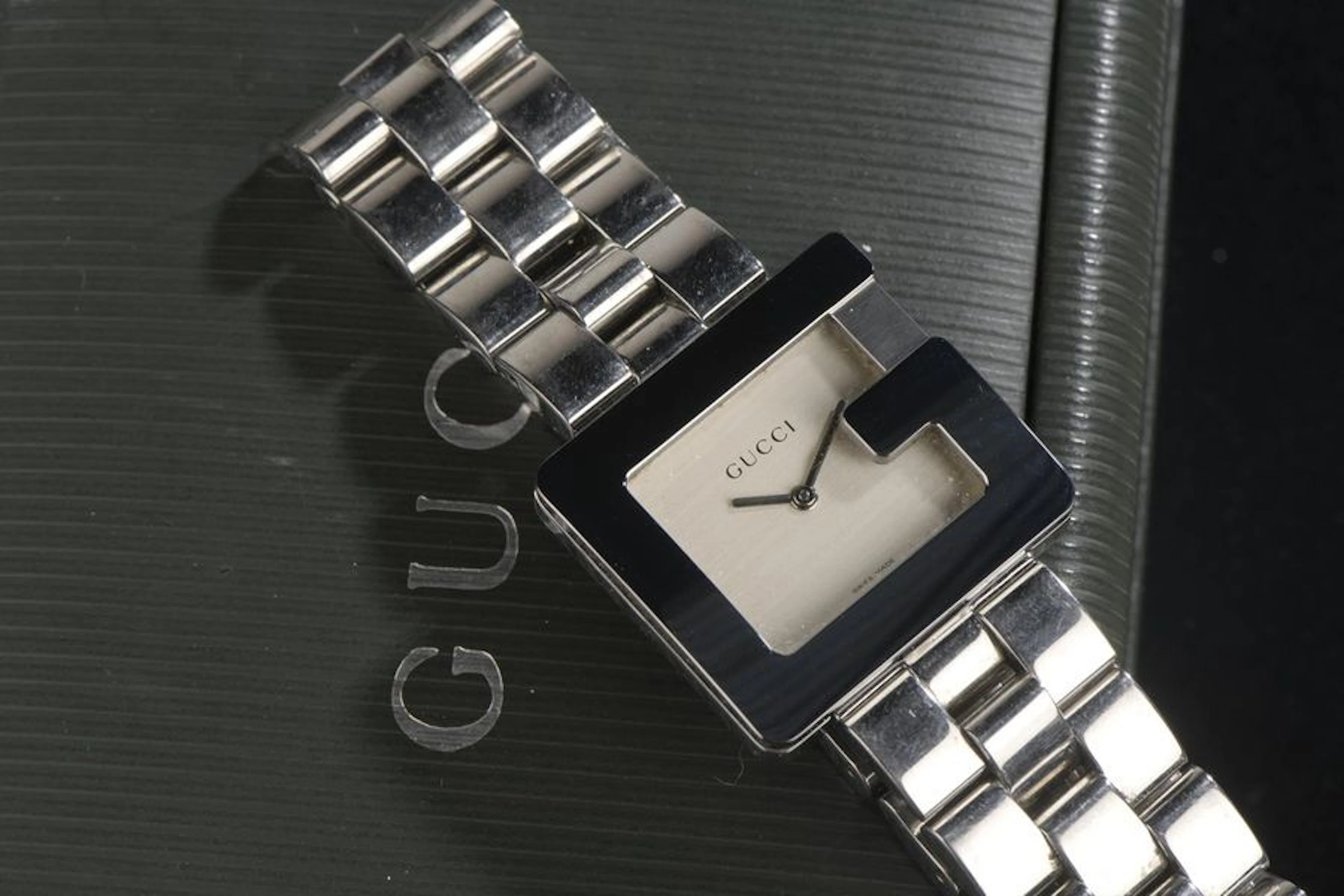 GUCCI. Montre bracelet de dame en acier,…