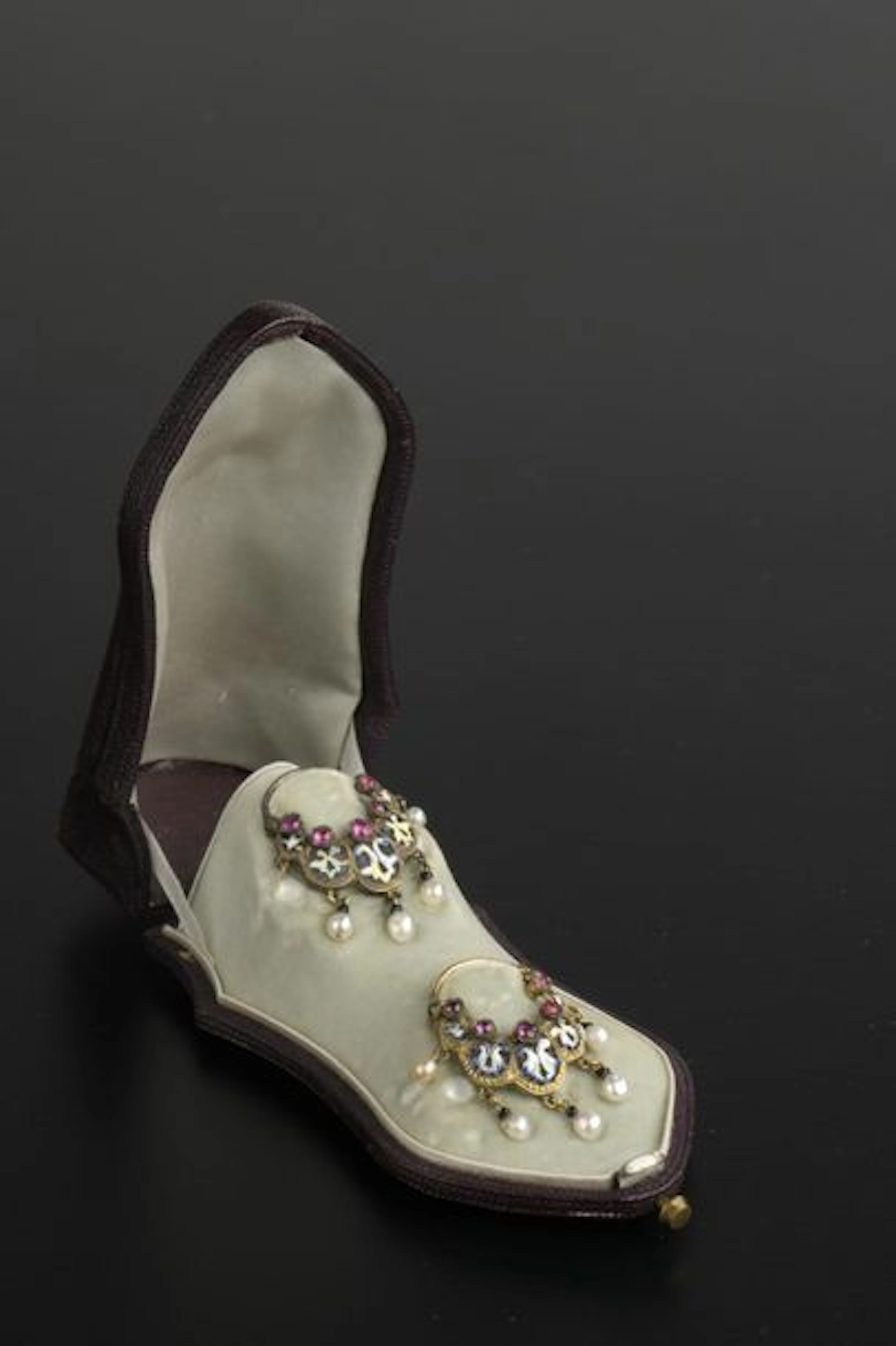 Paire de boucles d'oreille, en or jaune 18k…