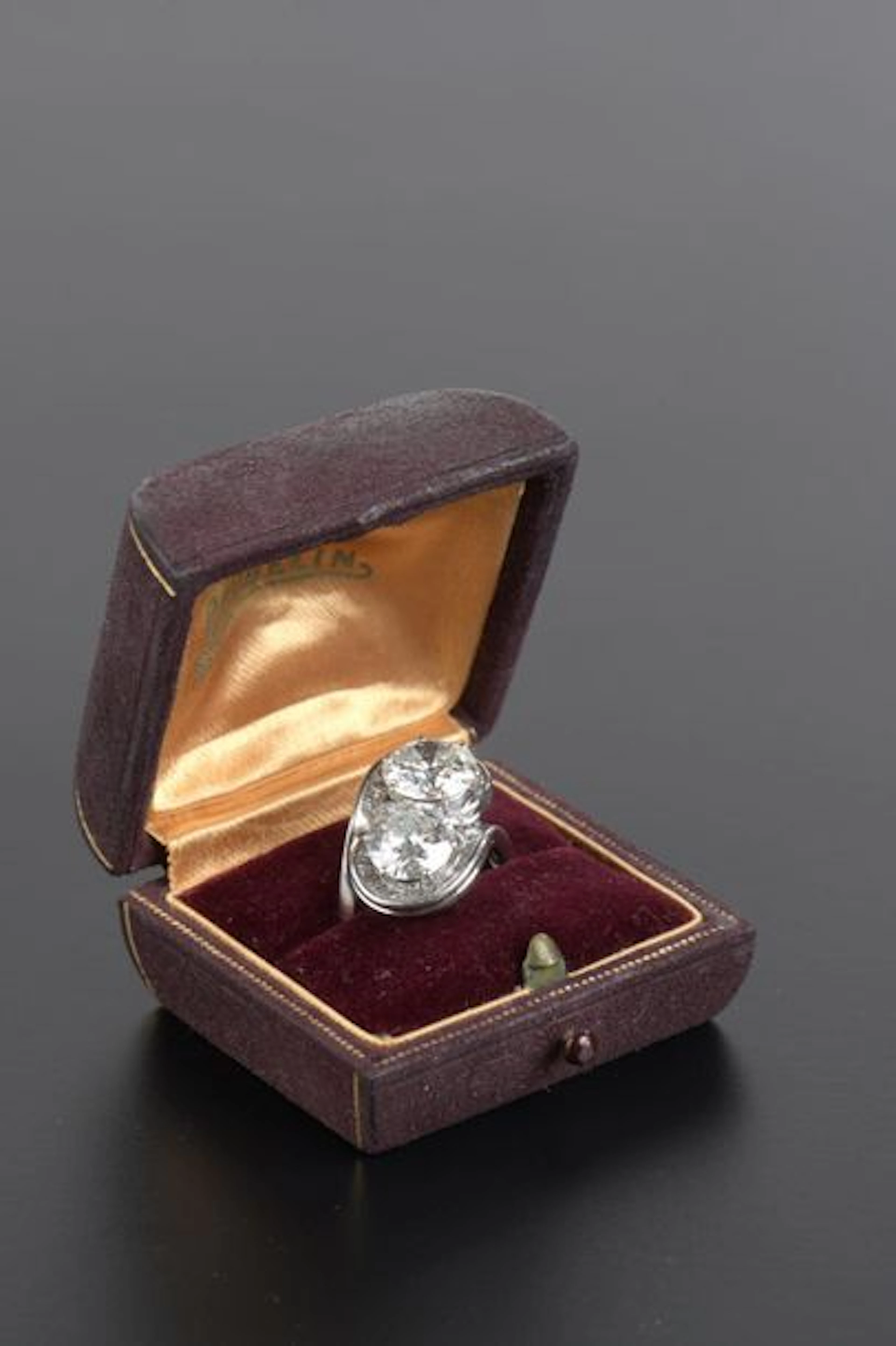 Maison GUBELIN. Bague "Toi et Moi" en palladium...