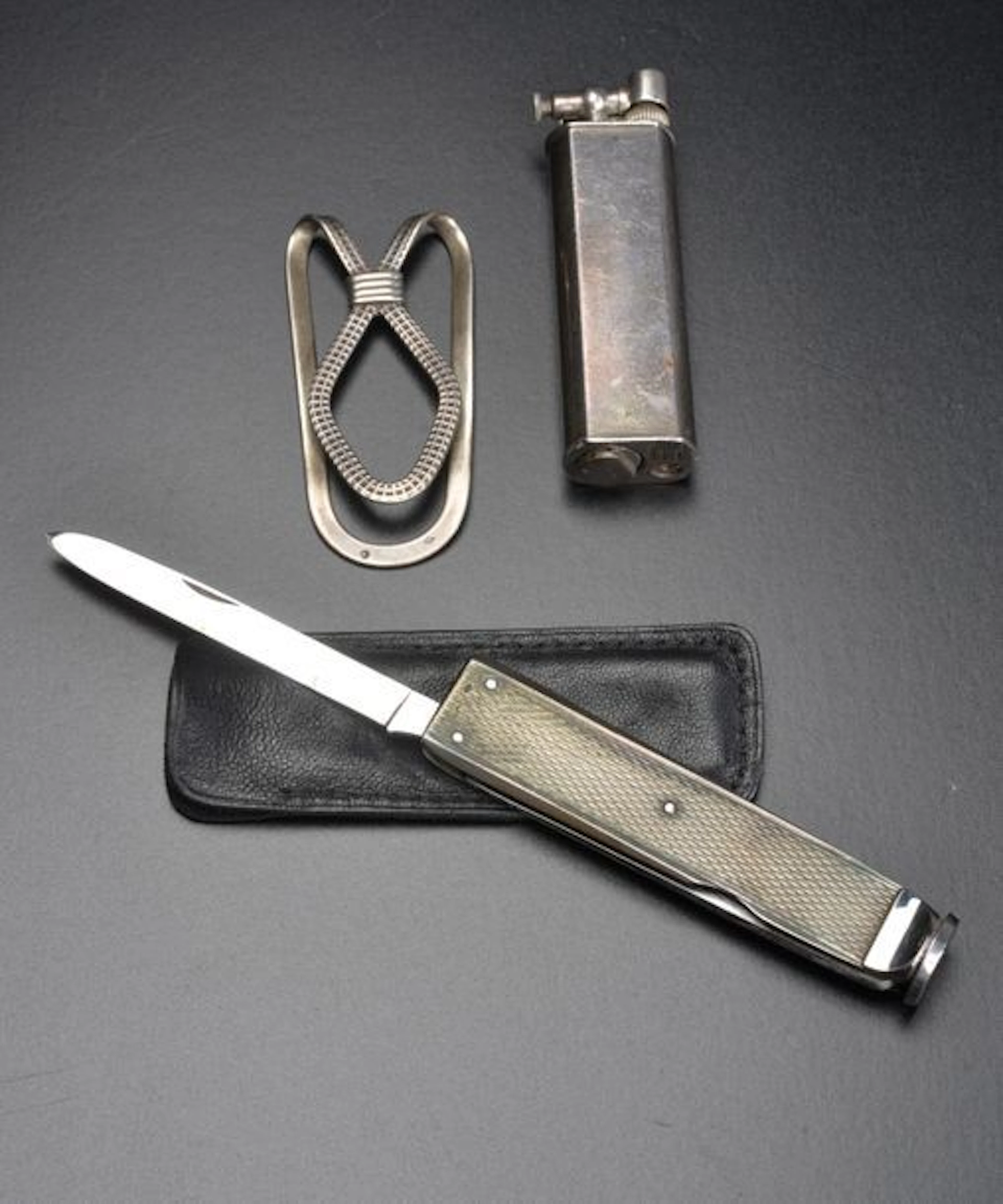 Ensemble d'objets comprenant : - Couteau...
