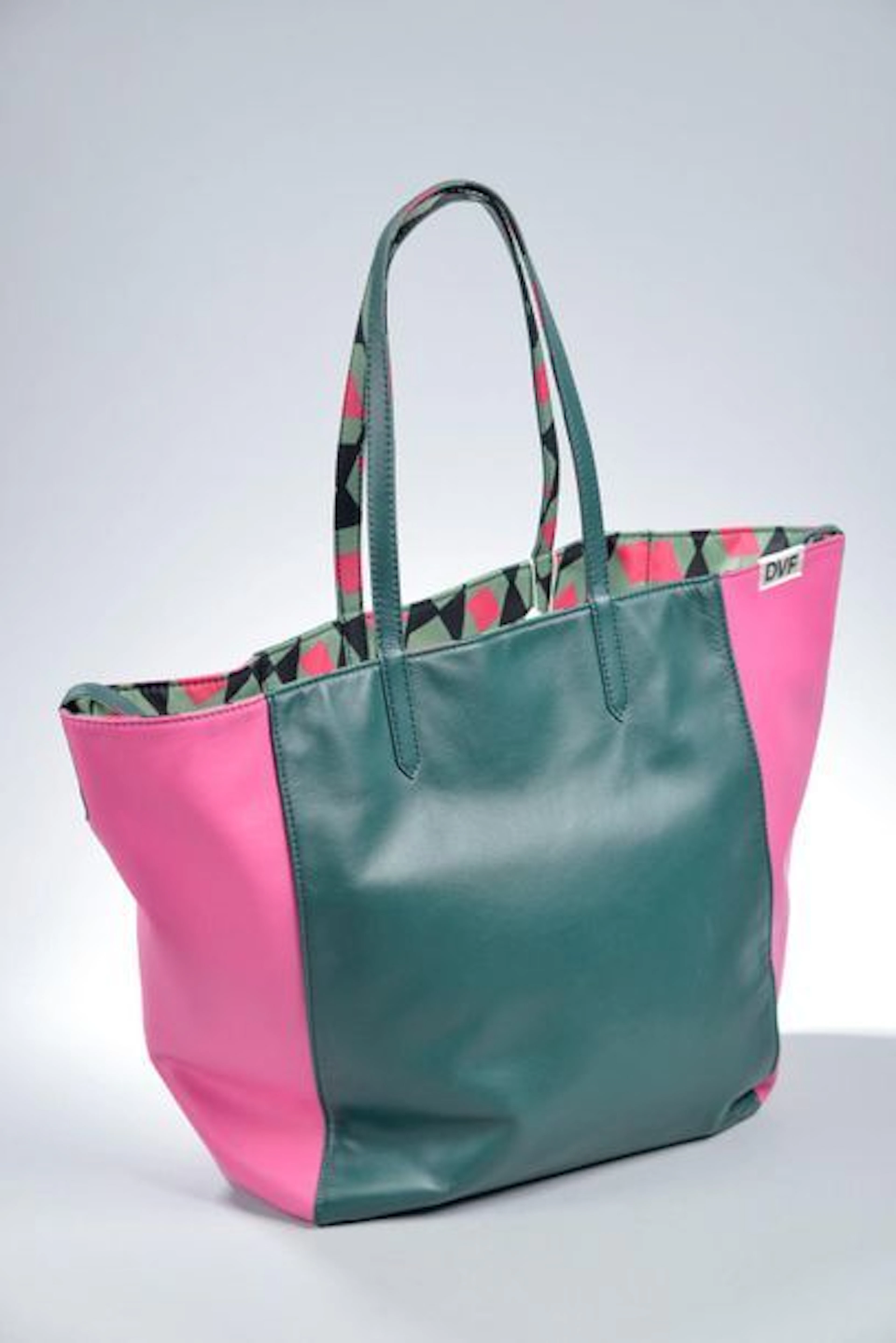 *Ensemble comprenant : - Sac cabas réversible,...