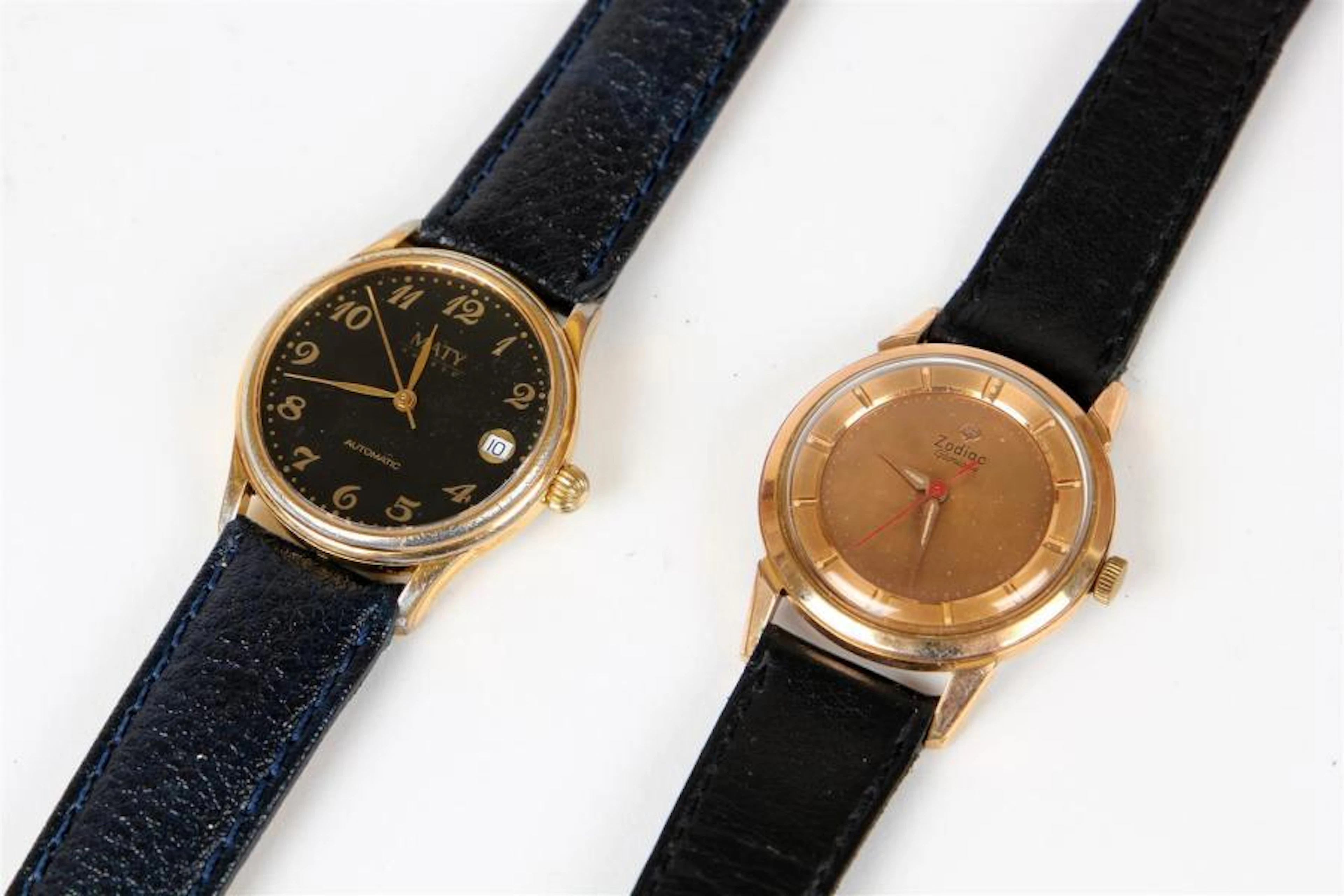 Deux MONTRES BRACELET homme, la première…