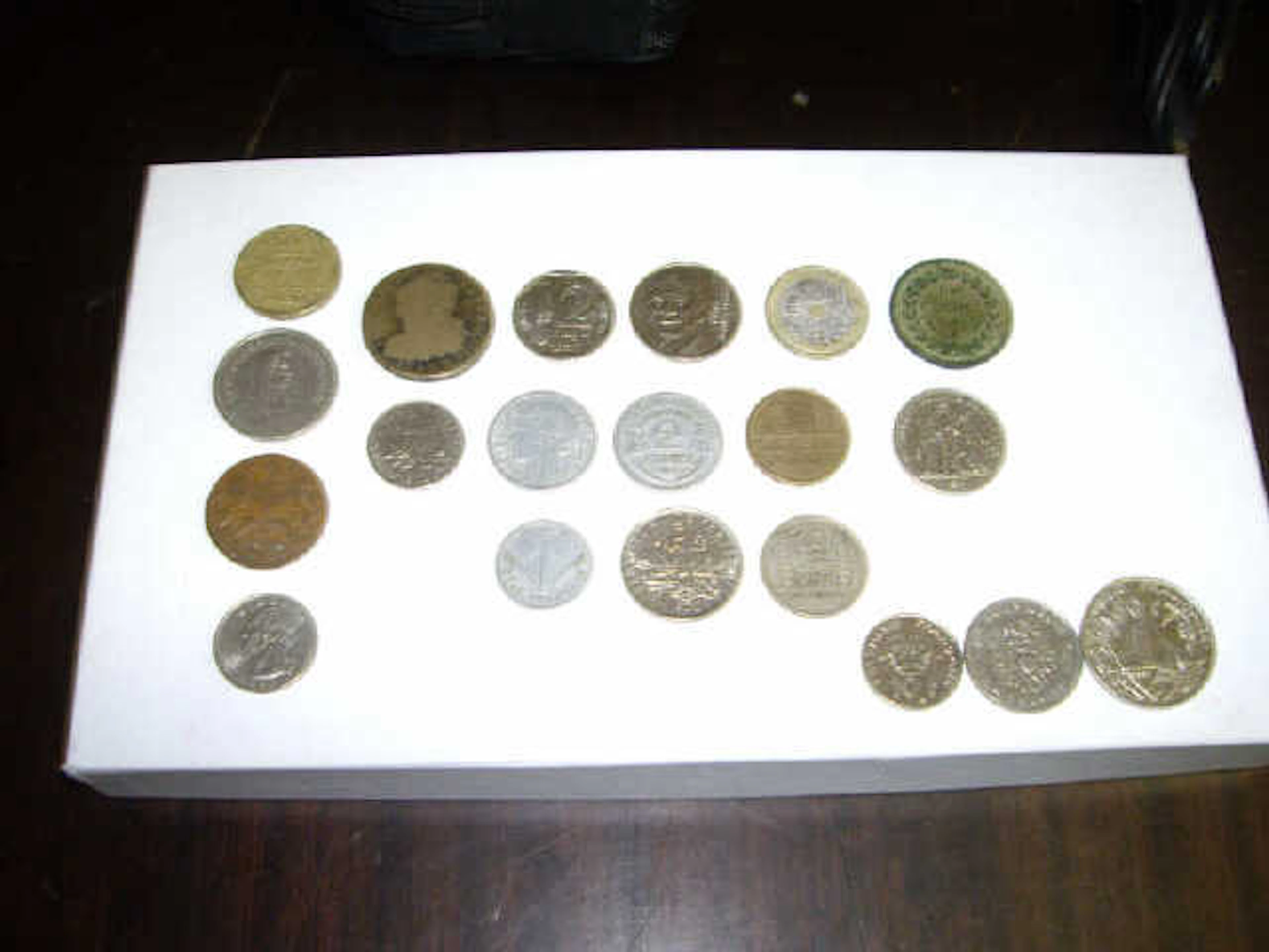 231 NUMISMATIQUE: 158 Pièces
