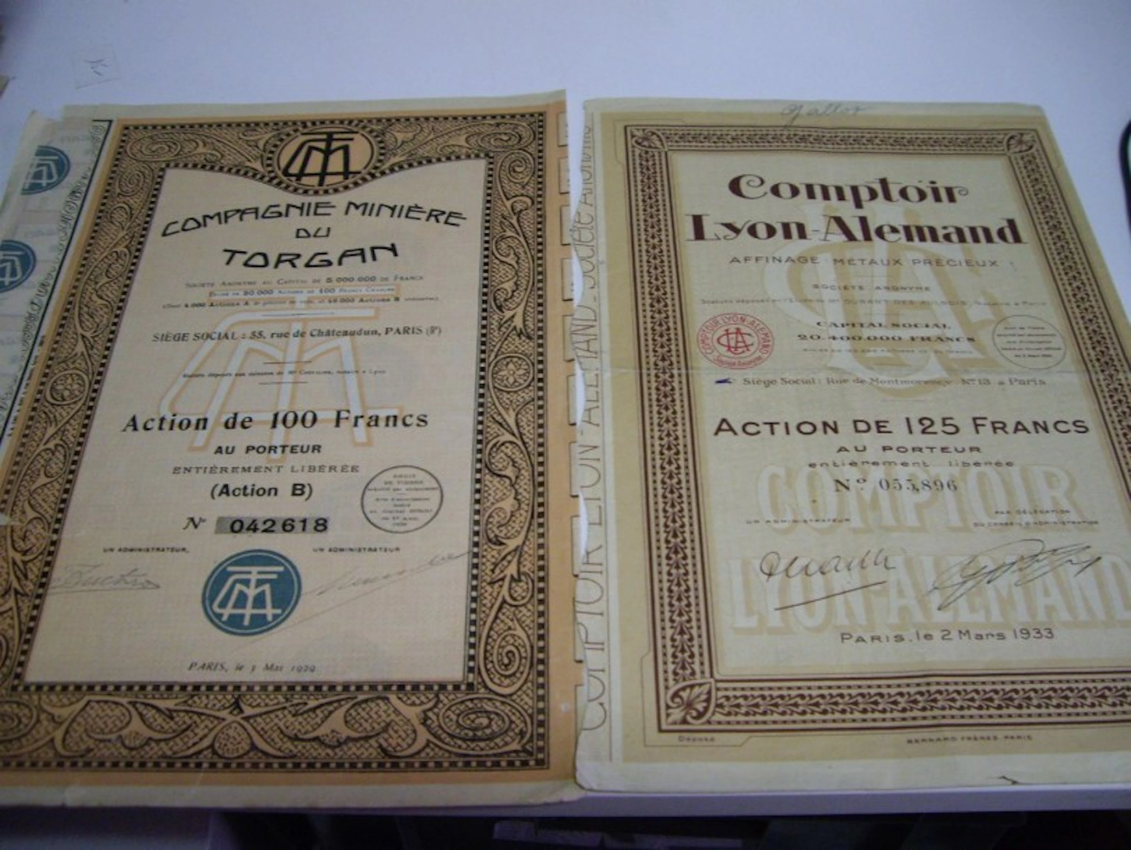 44 BILLETS DE BANQUE &