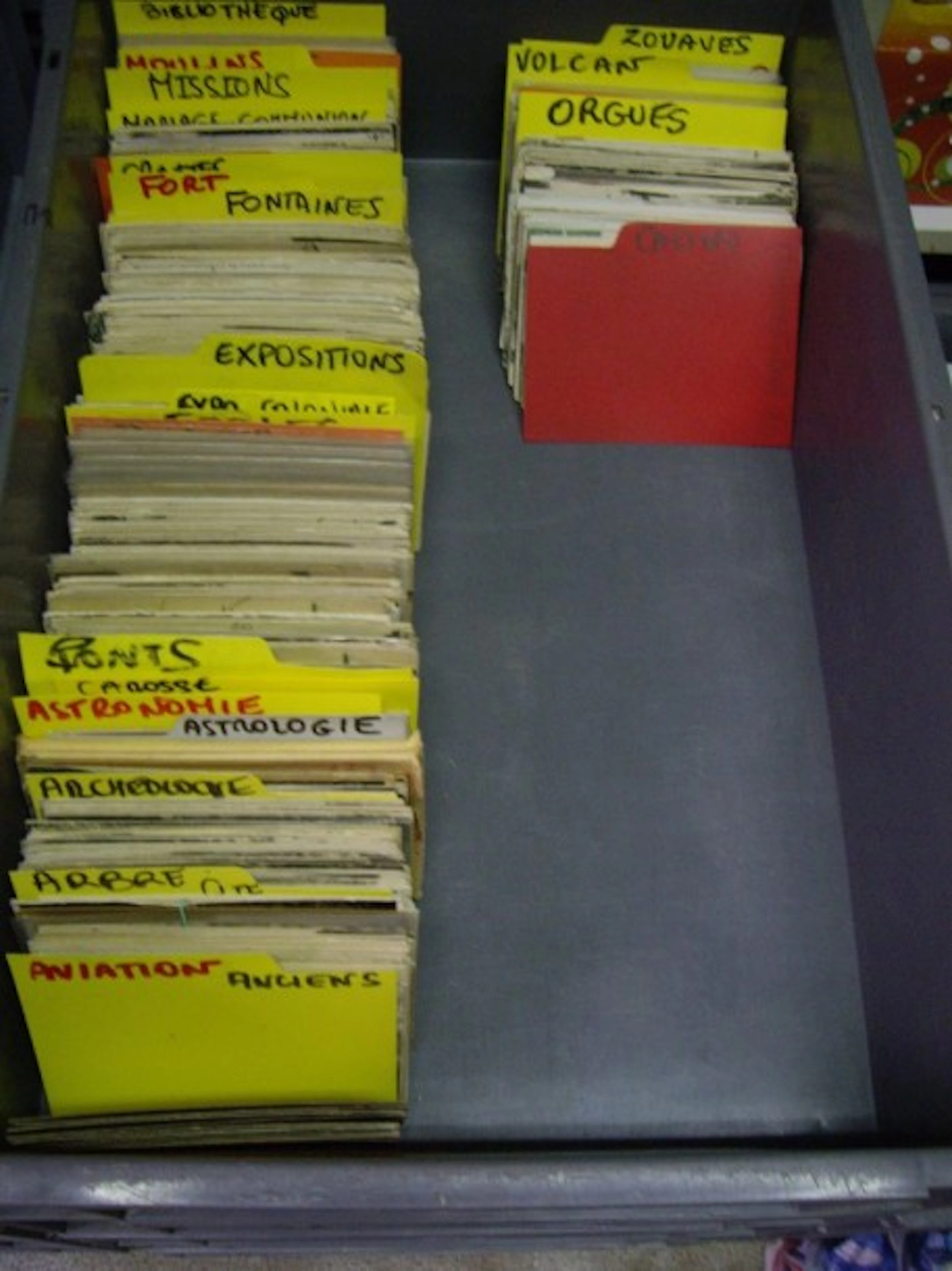1 300 CARTES POSTALES THEMATIQUES : Environ 1 300cp/cpsm