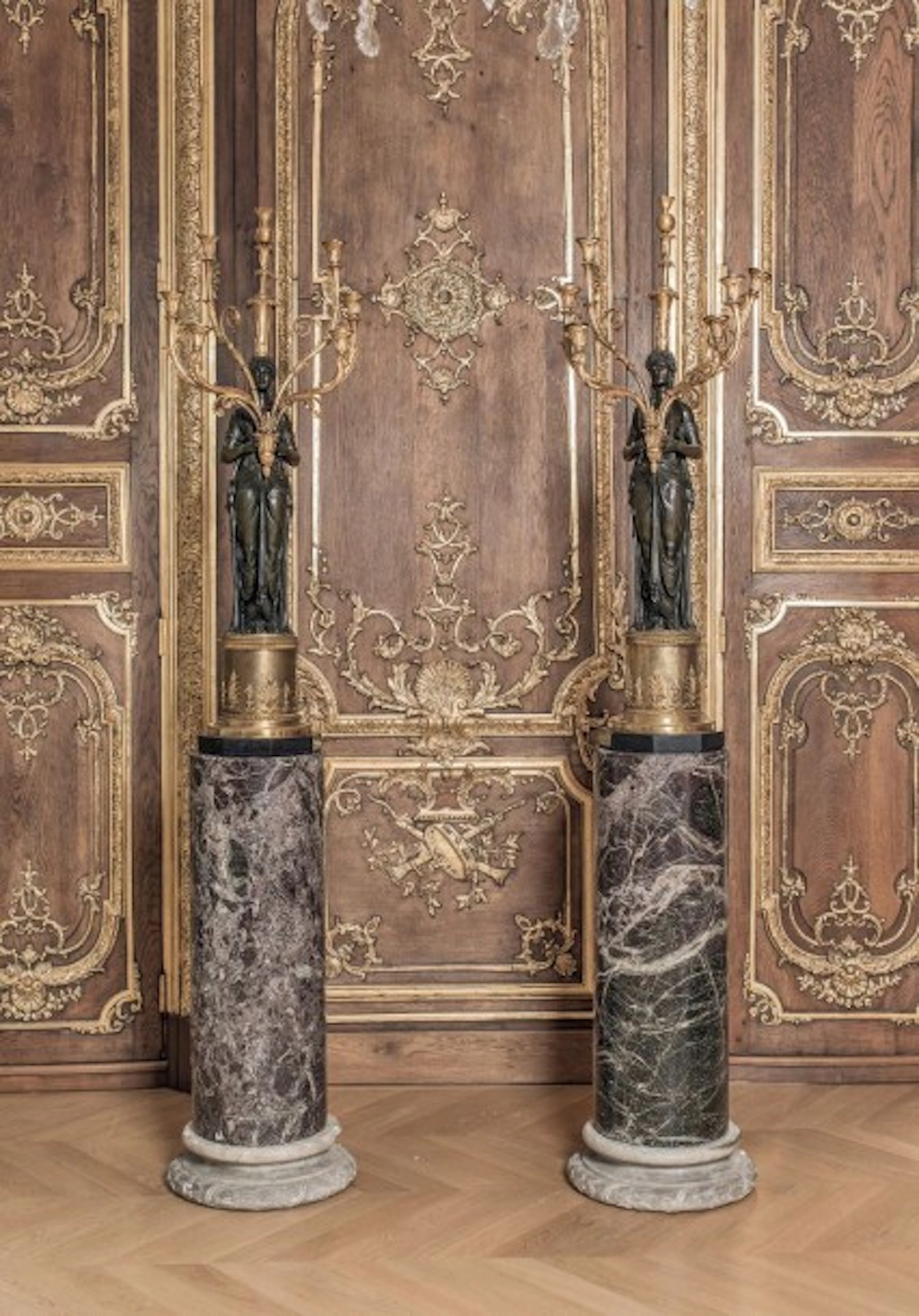 *Paire d'importants candélabres en bronze