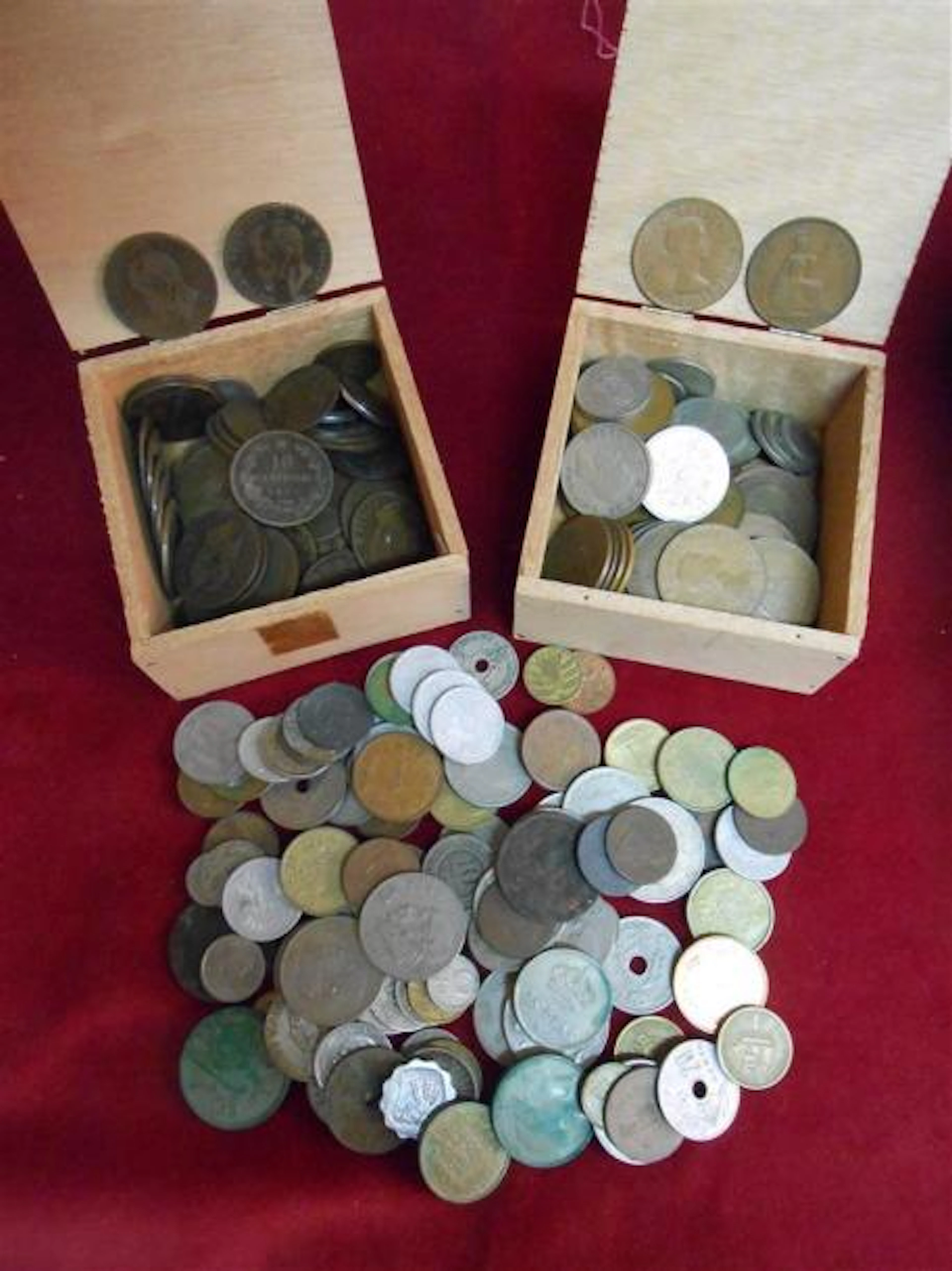 Ensemble 232 pièces de Monnaies & 18 Billets…